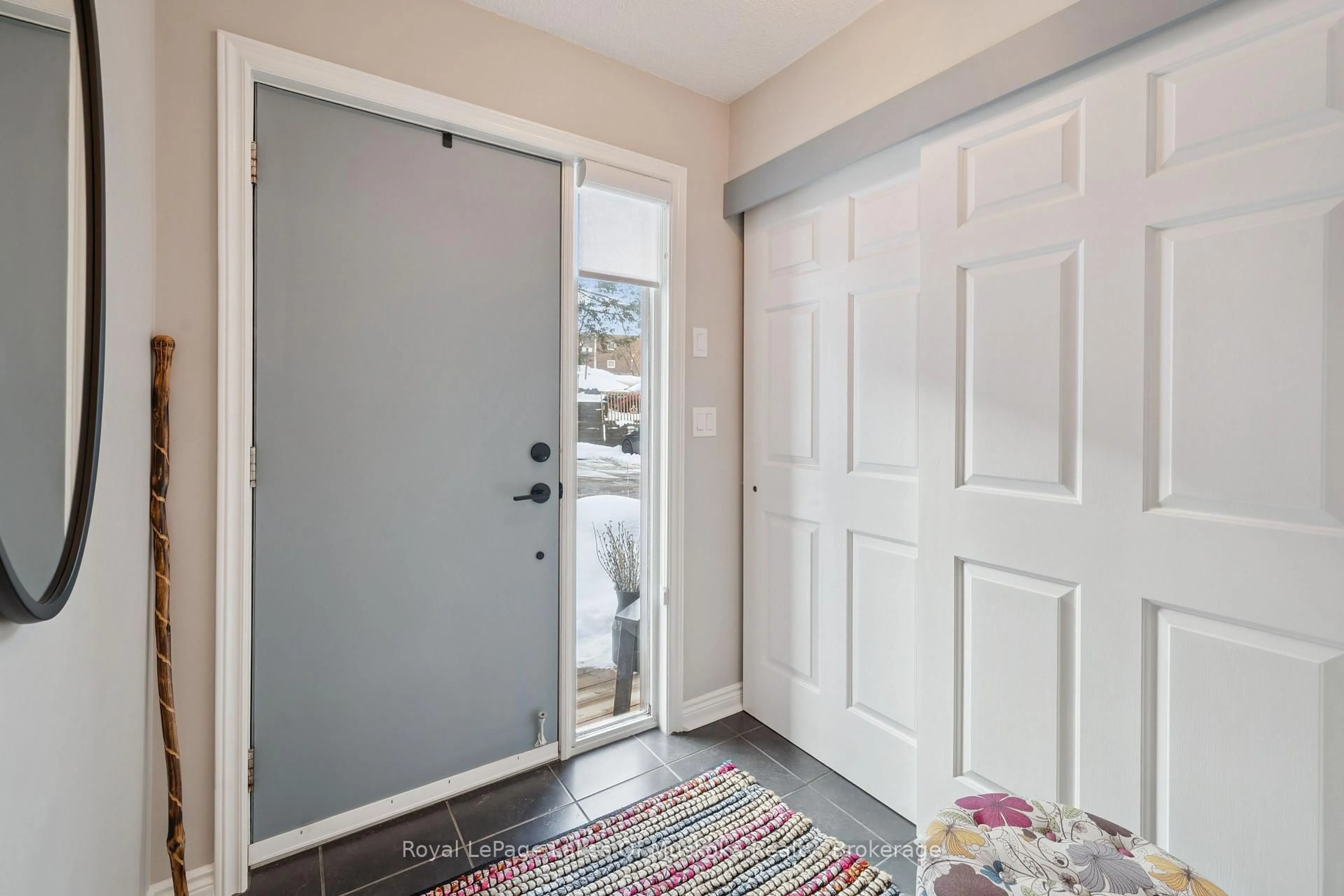 Indoor entryway for 87 Southbank Dr, Bracebridge Ontario P1L 1G2