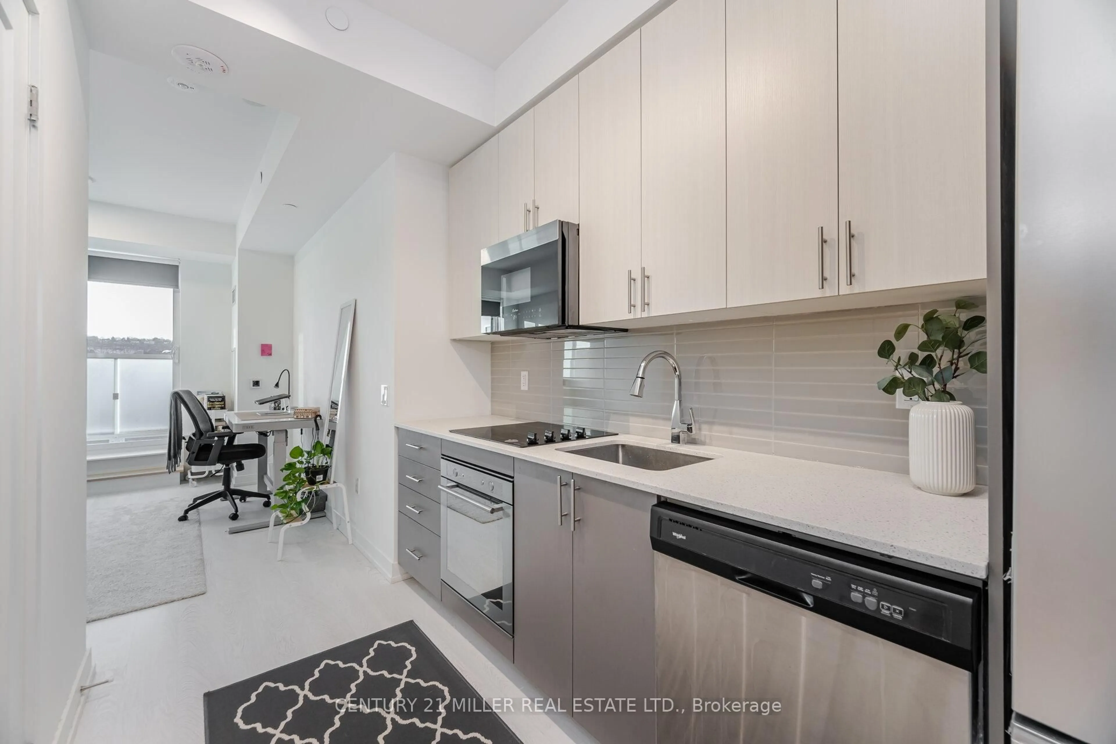 Standard kitchen, ceramic/tile floor for 415 Main St #606, Hamilton Ontario L8P 0C9