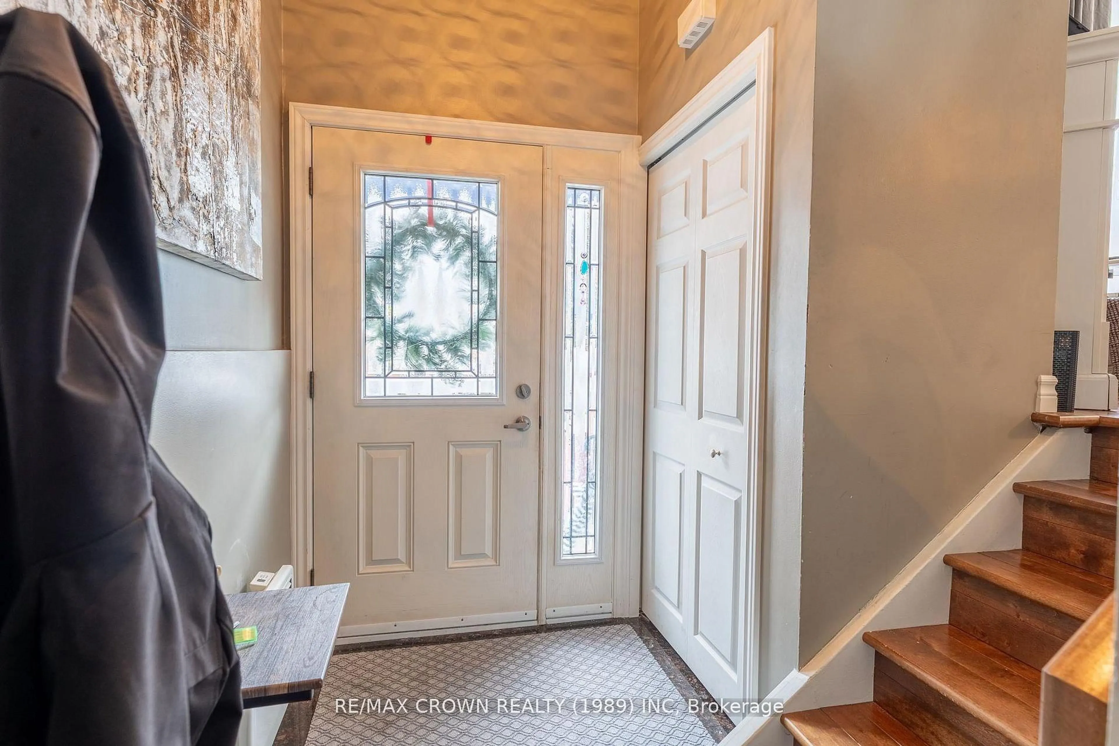 Indoor entryway for 904 Premier Rd #9, North Bay Ontario P1A 2H5