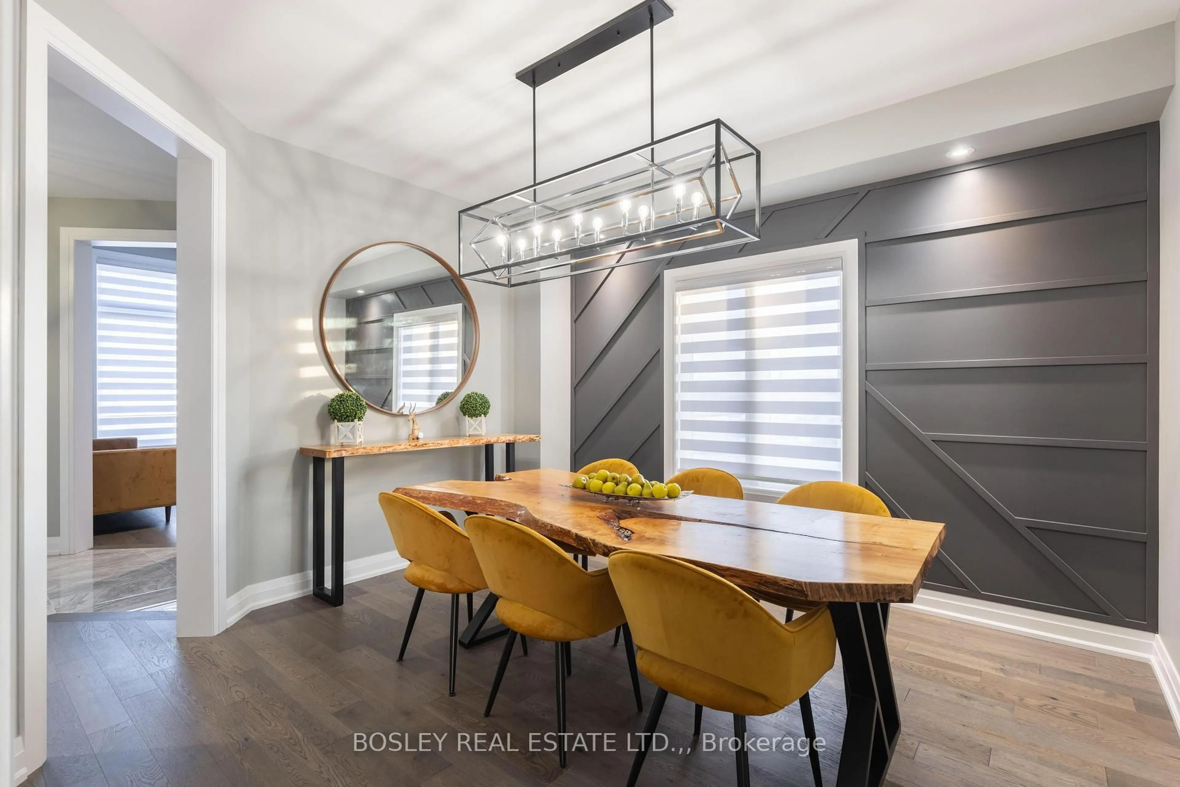 Dining room, wood/laminate floor for 251 Shoreview Dr, Welland Ontario L3B 0H3