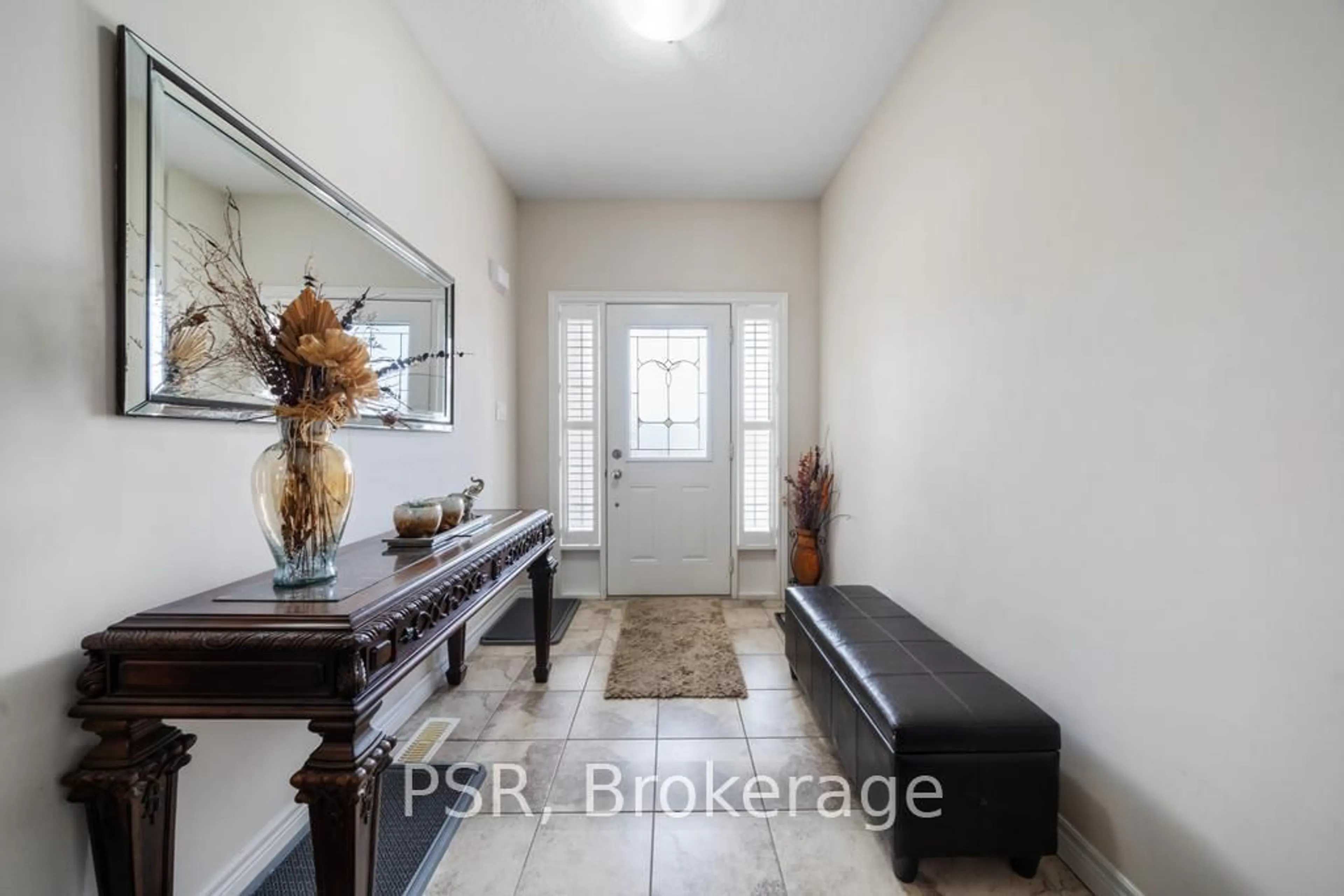 Indoor entryway for 514 Old Mud St, Hamilton Ontario L8J 3X5