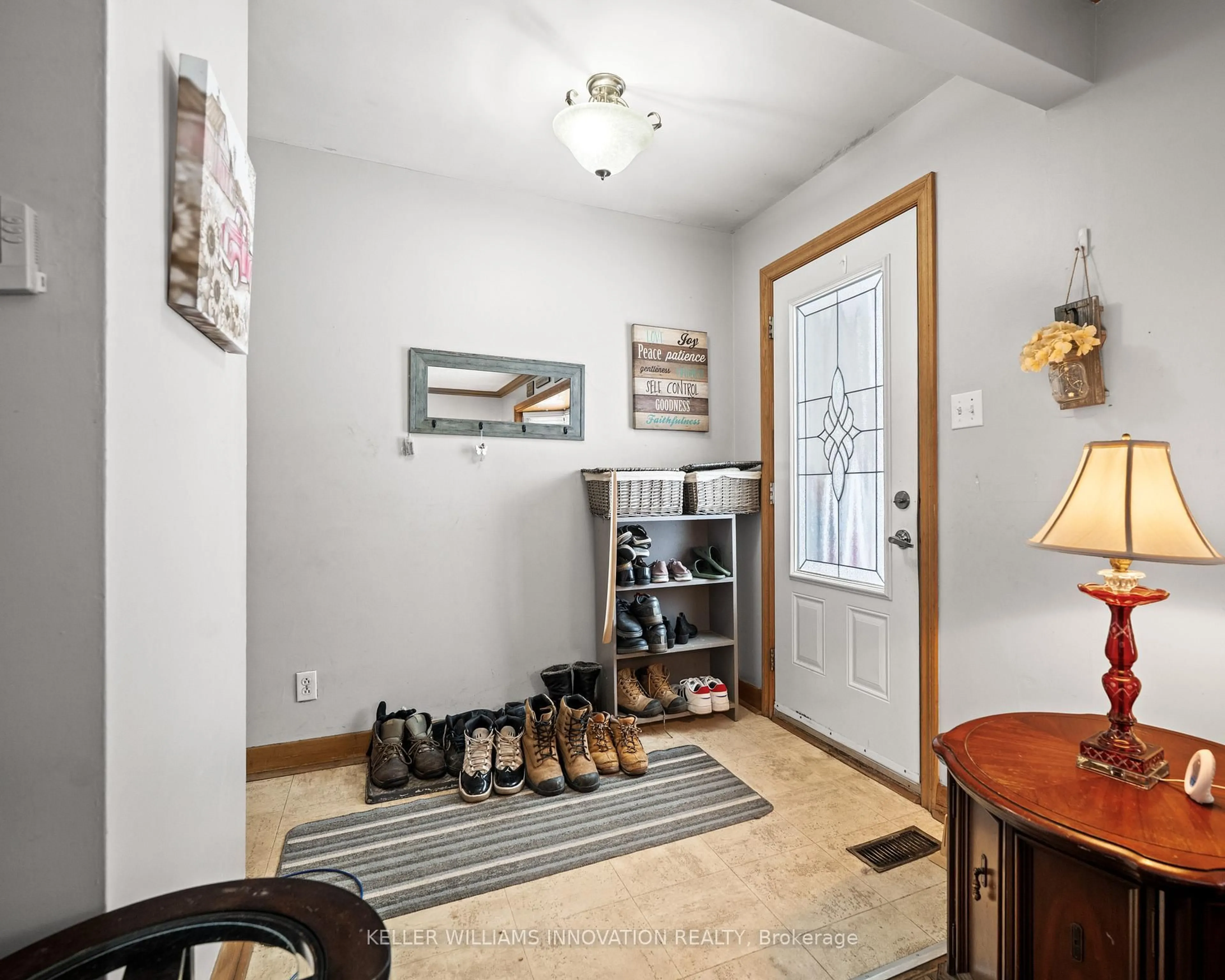 Indoor entryway for 19 Perkell Pl, Kitchener Ontario N2B 1J3