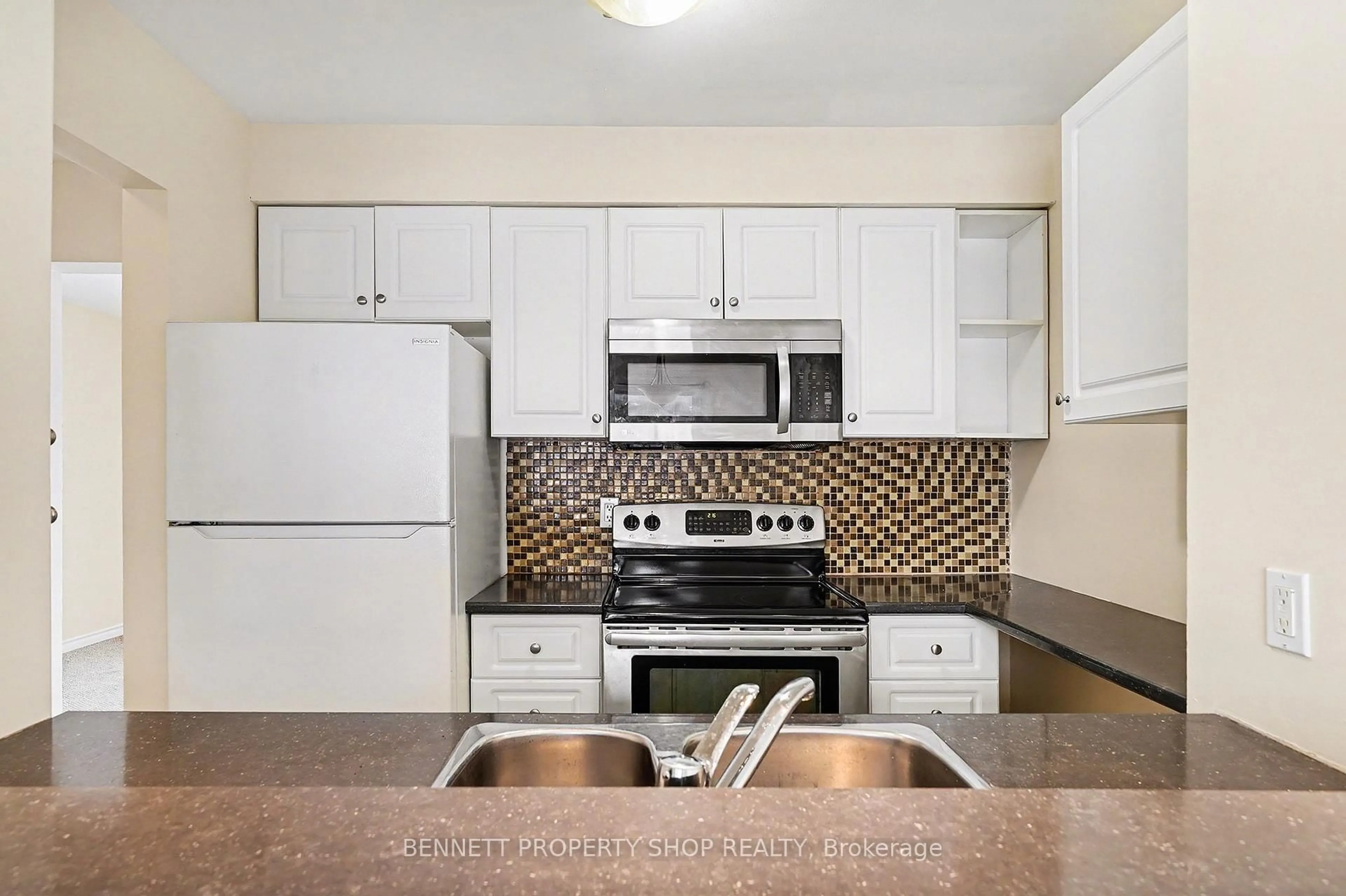 Standard kitchen, unknown for 2570 Southvale Cres #22, Ottawa Ontario K1B 5B7