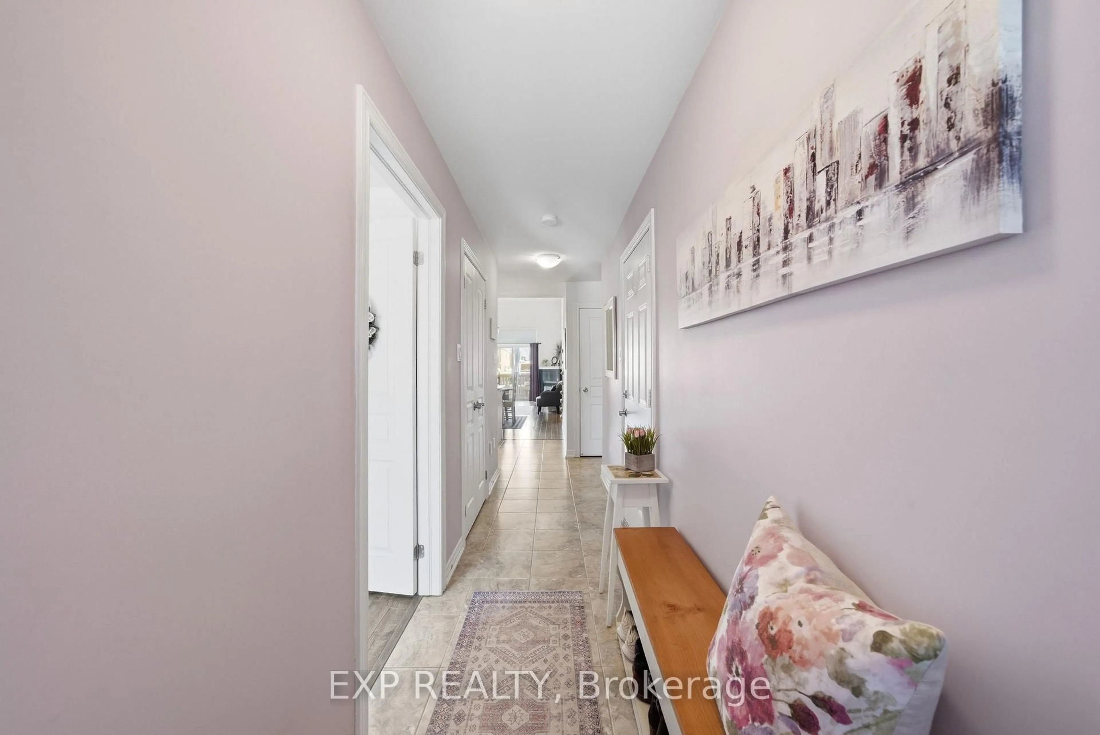 Indoor entryway for 66 Oliver Lane, St. Catharines Ontario L2P 0E4