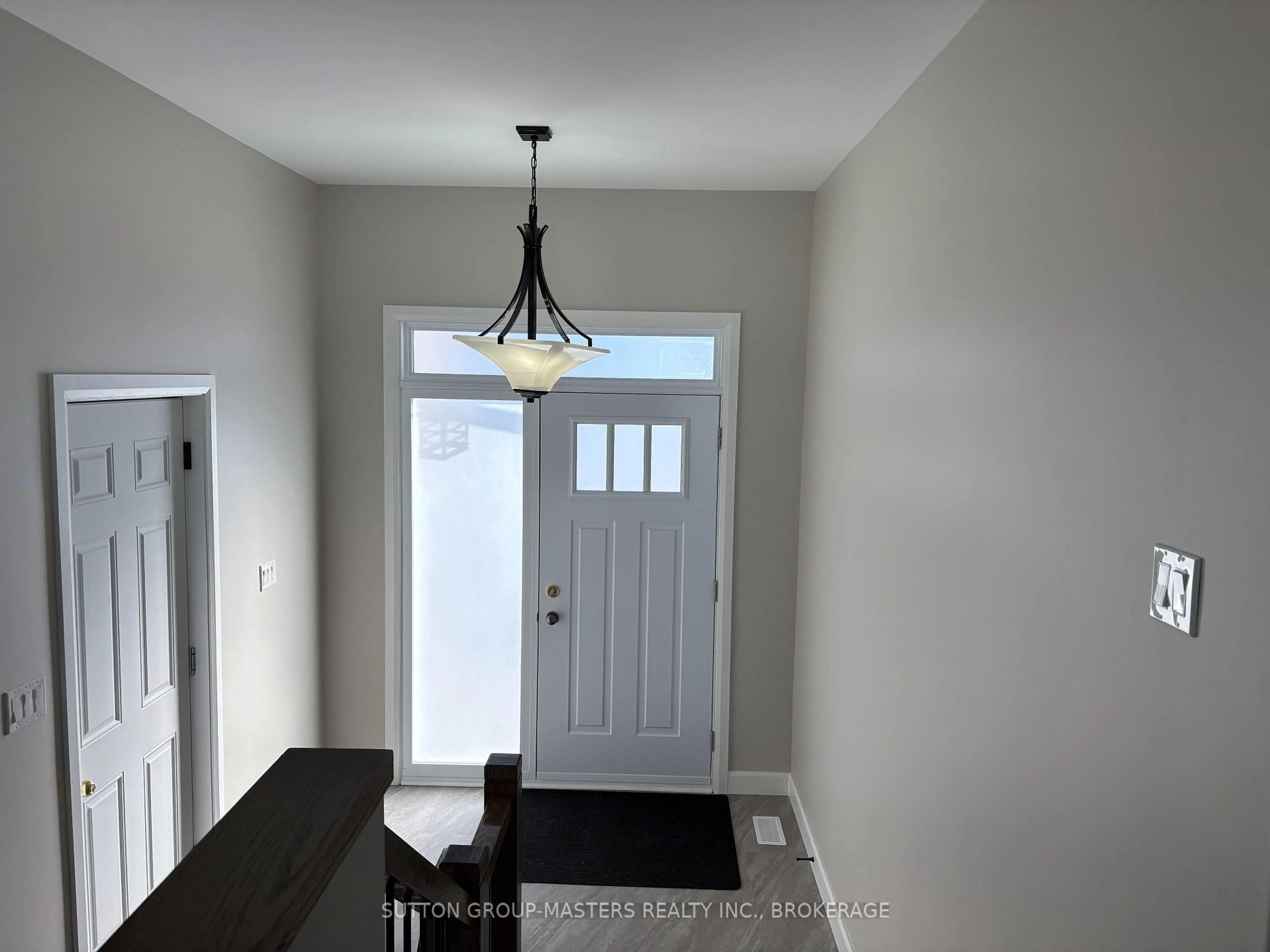 Indoor entryway for 812 Windermere Dr, Kingston Ontario K7P 0N5