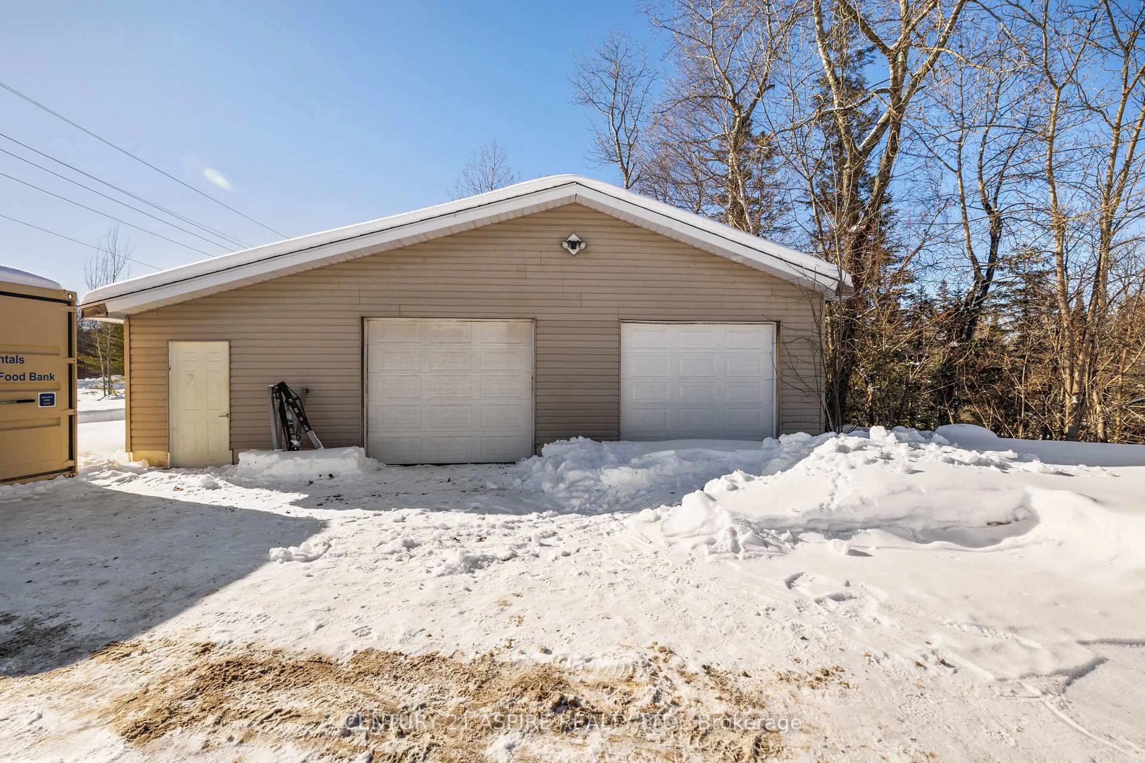 Indoor garage for 84 Sandy Beach Rd, Pembroke Ontario K8A 6W8
