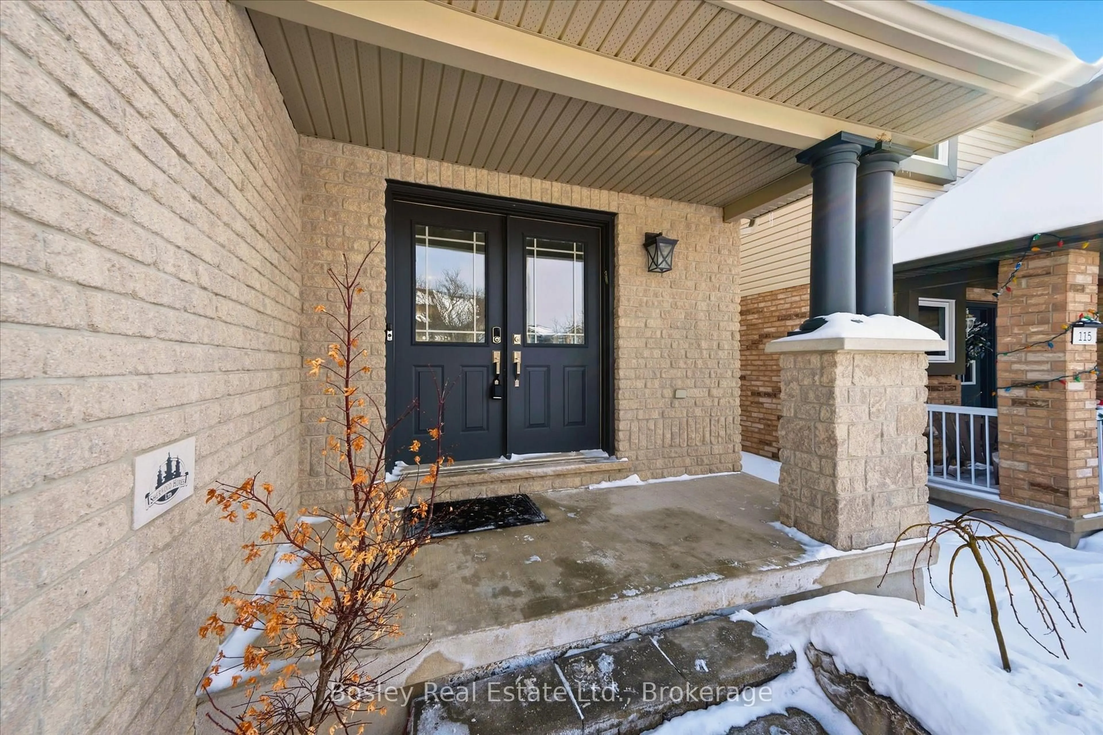 Indoor entryway for 117 Simmonds Dr, Guelph Ontario N1E 7L8