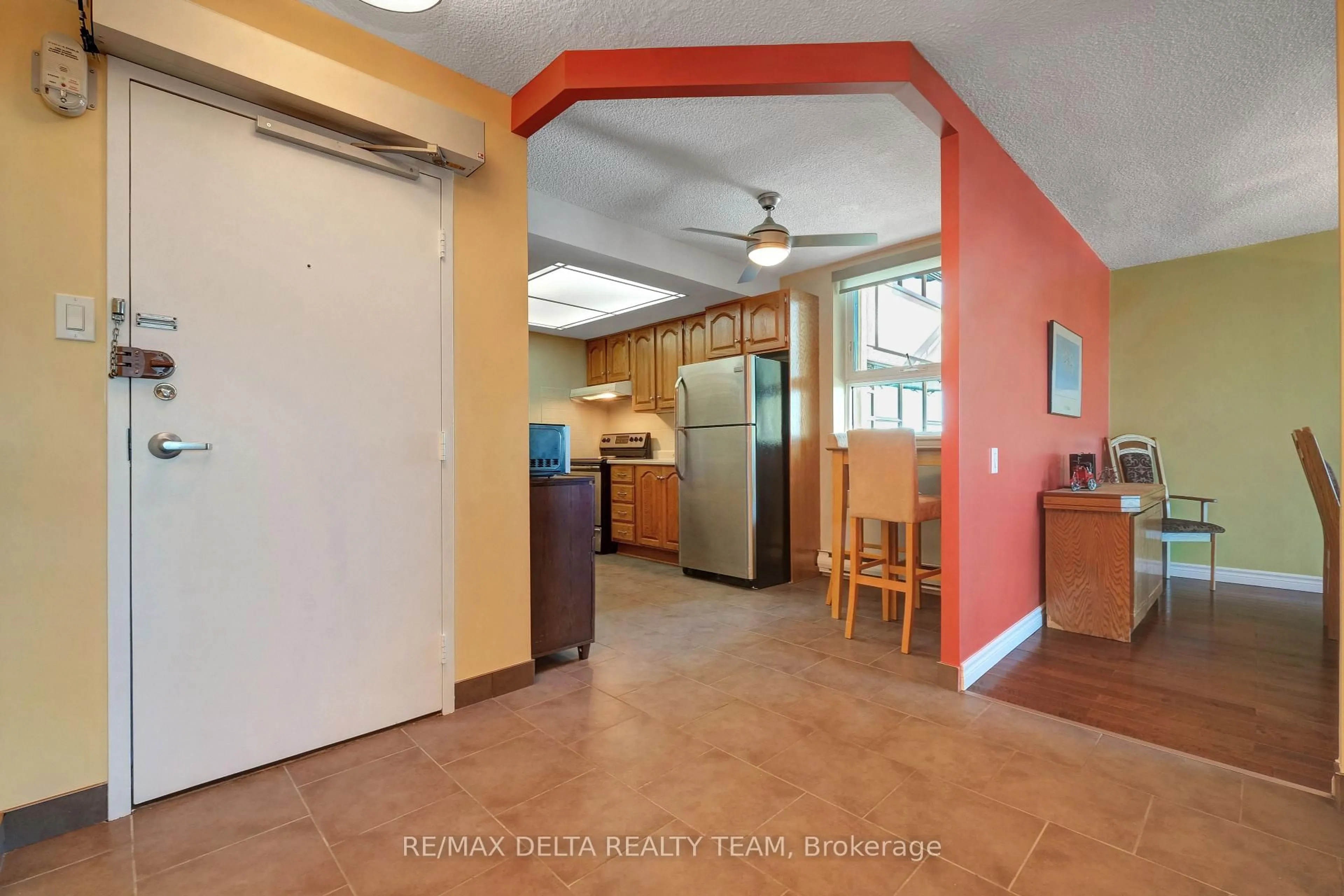 Unknown for 555 Brittany Dr #1001, Ottawa Ontario K1K 4C5