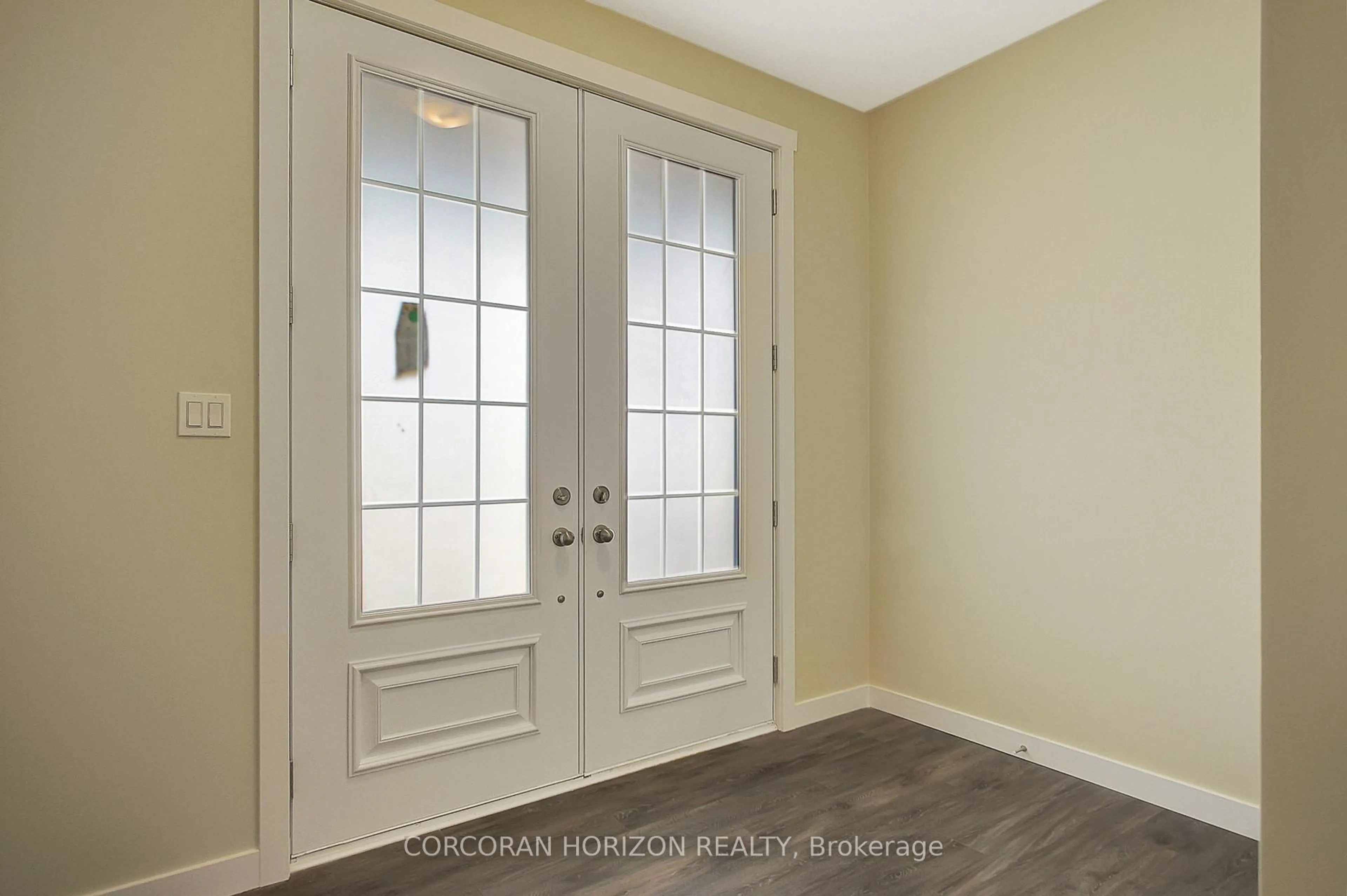 Indoor entryway for 172 Newman Dr #61, Cambridge Ontario N1S 0C5