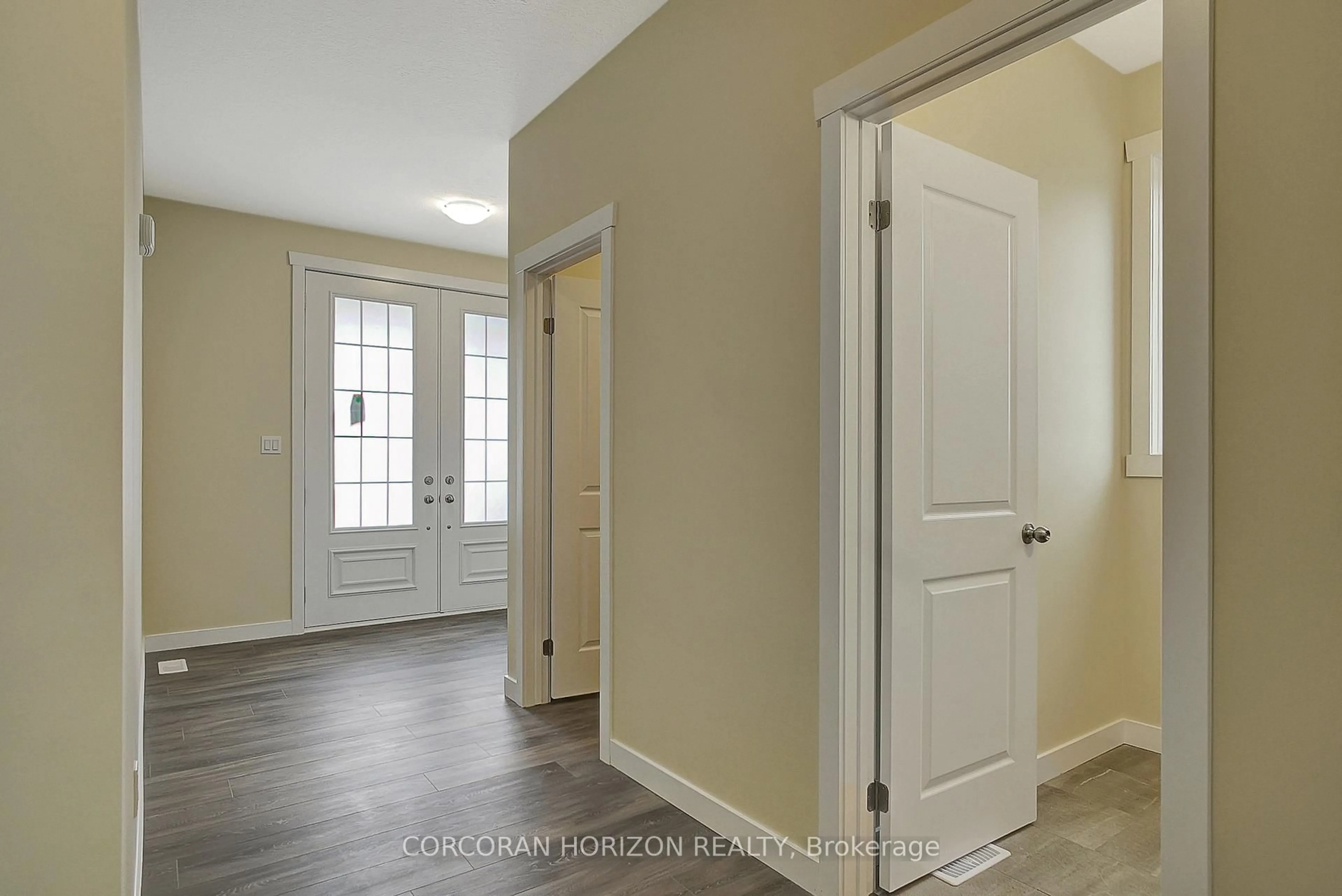 Indoor entryway for 172 Newman Dr #61, Cambridge Ontario N1S 0C5