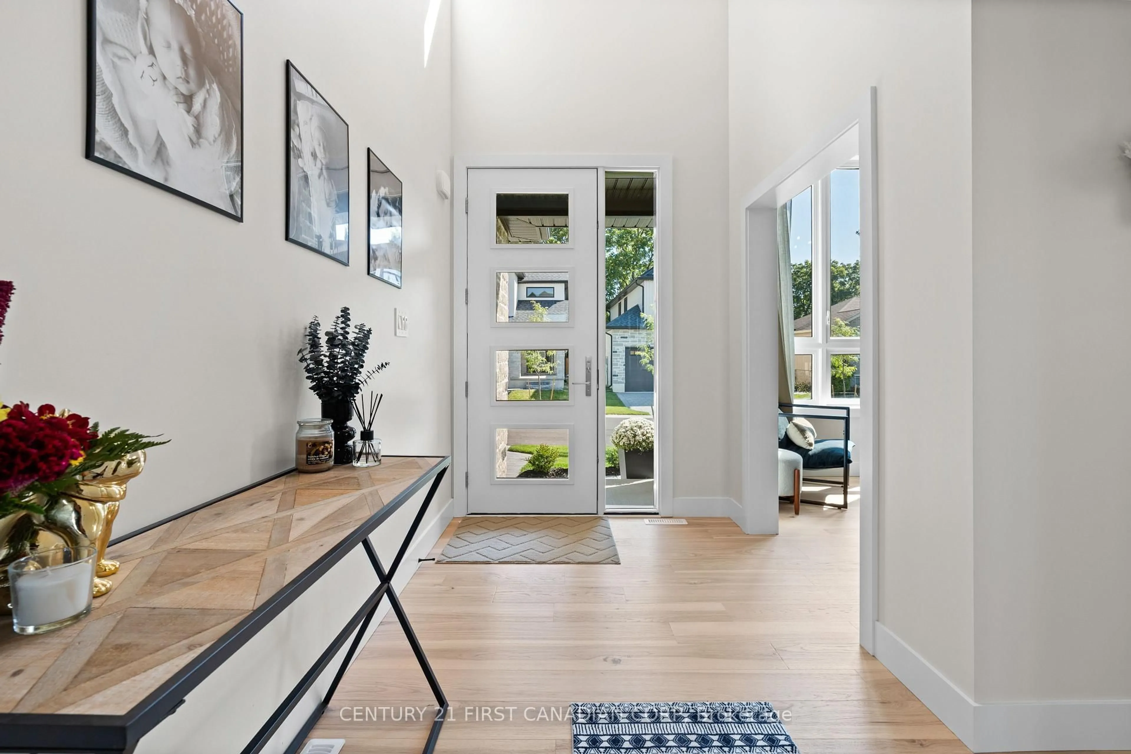 Indoor entryway for 7966 Fallon Dr #1, Lucan Biddulph Ontario N0M 1V0