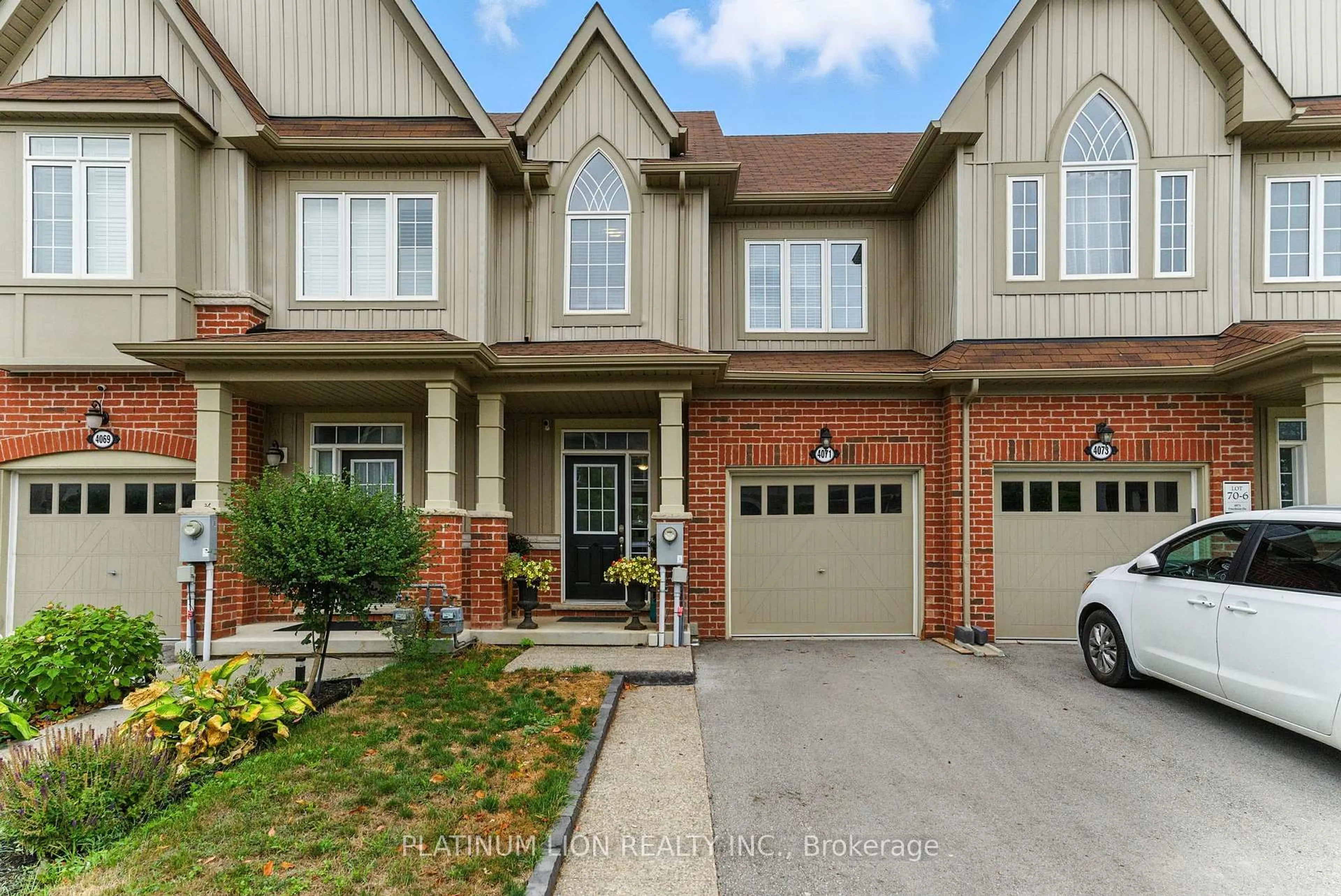 Home with brick exterior material, street for 4071 Fracchioni Dr, Lincoln Ontario L3J 0R5