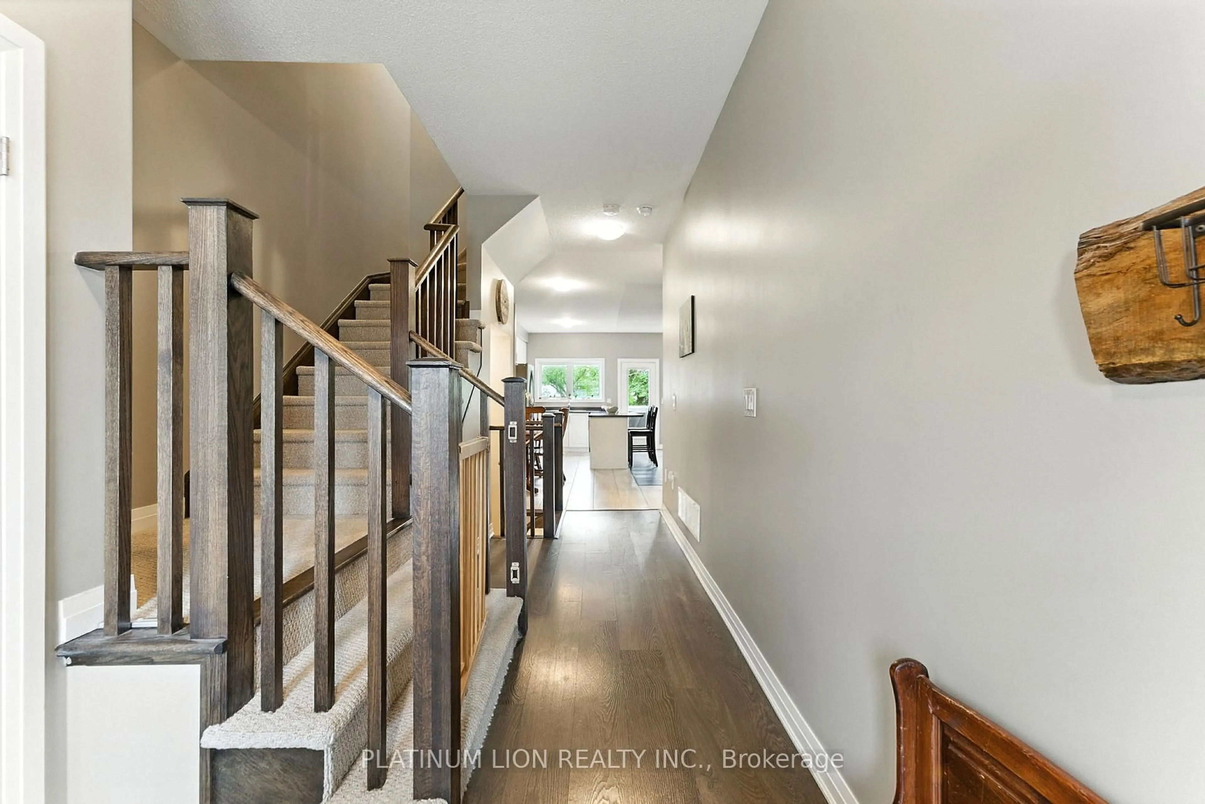 Indoor entryway for 4071 Fracchioni Dr, Lincoln Ontario L3J 0R5