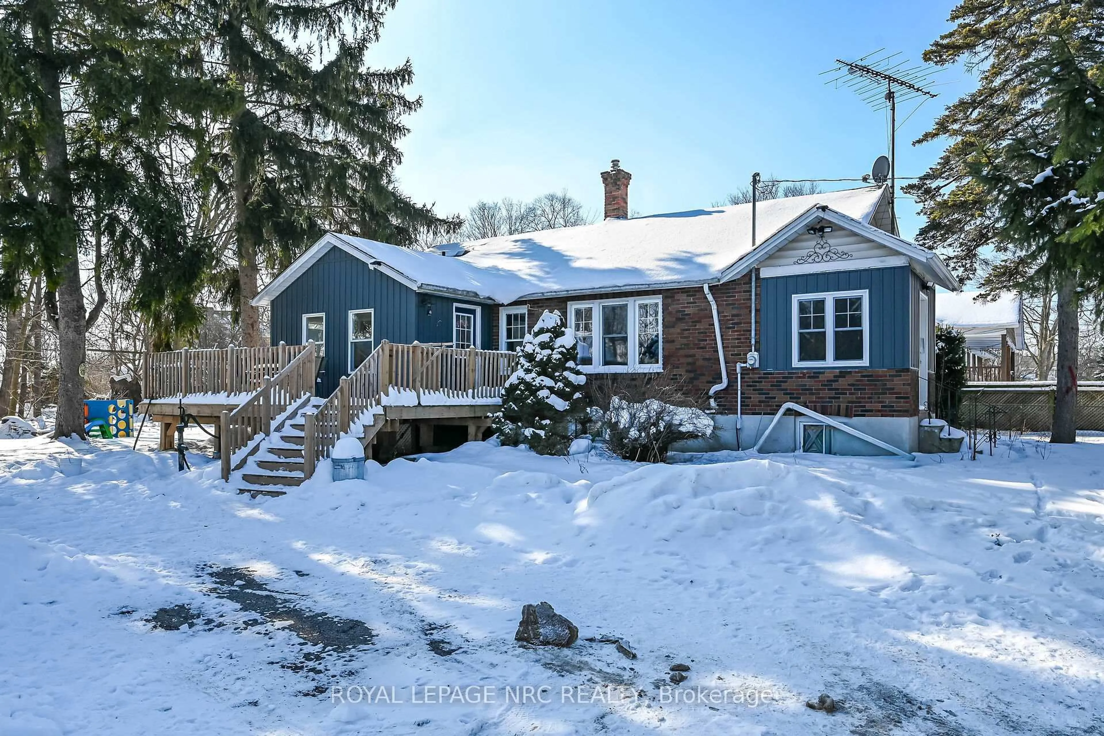 A pic from outside/outdoor area/front of a property/back of a property/a pic from drone, street for 41937 Feeder Rd, Wainfleet Ontario L0S 1V0