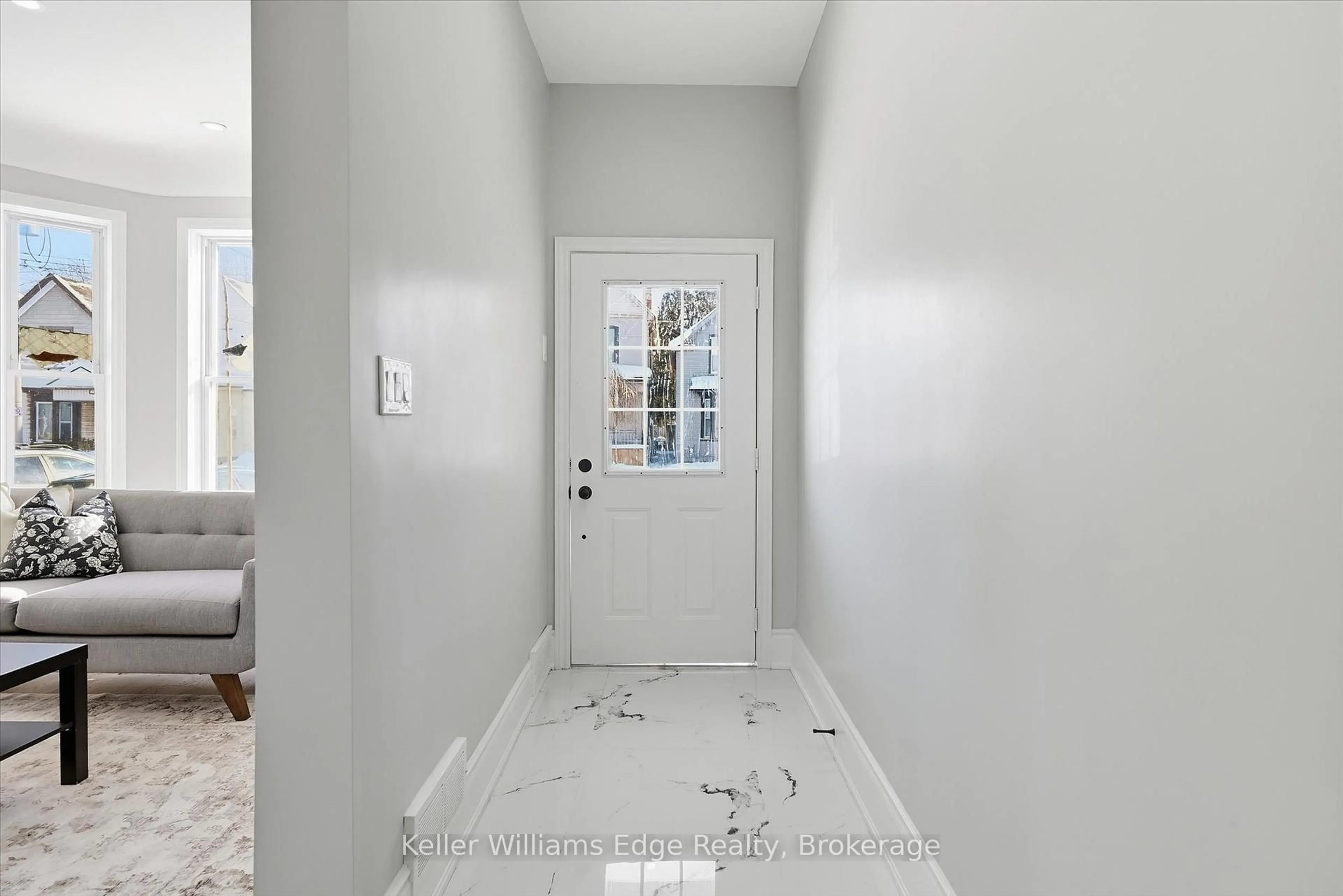 Indoor entryway for 65 Smith Ave, Hamilton Ontario L8L 5P2
