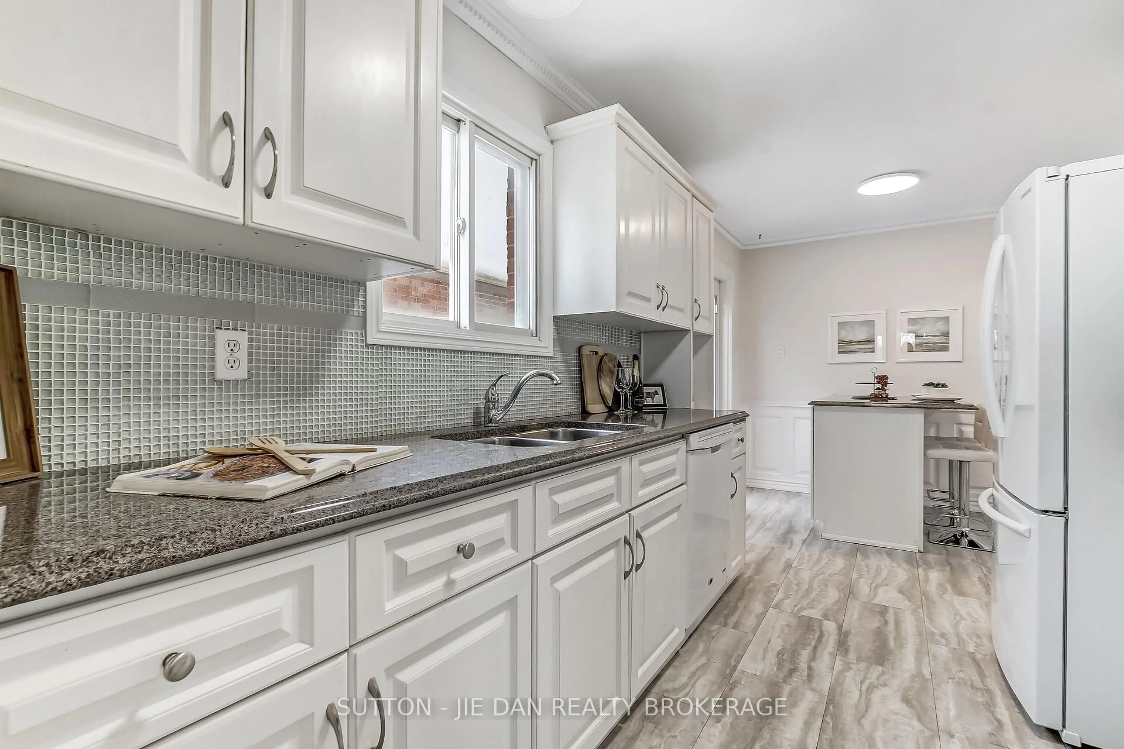 Open concept kitchen, ceramic/tile floor for 135 GERALD Cres, London South Ontario N5Z 5A3