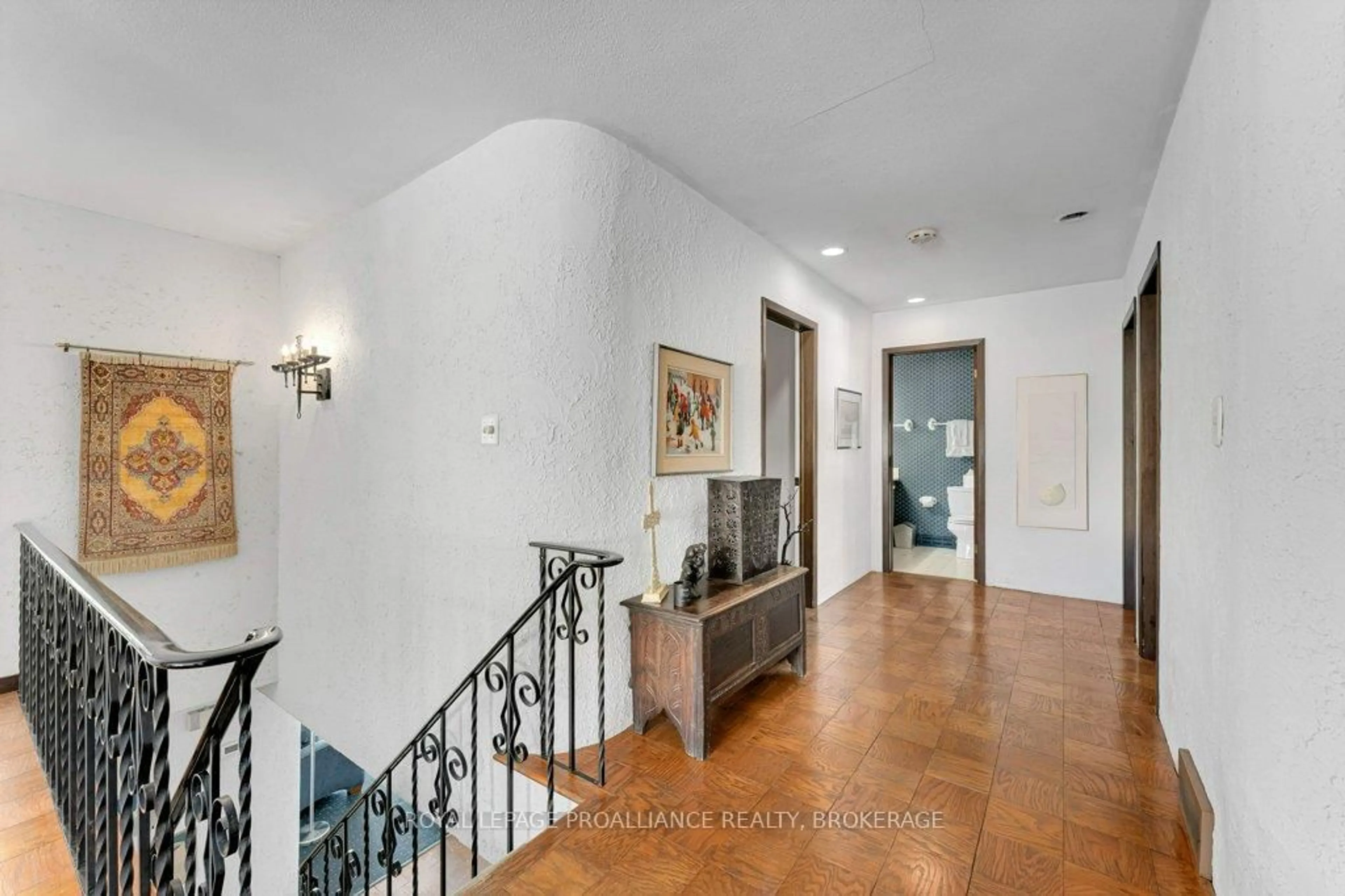 Indoor foyer for 807 Wartman Ave, Kingston Ontario K7M 4M3