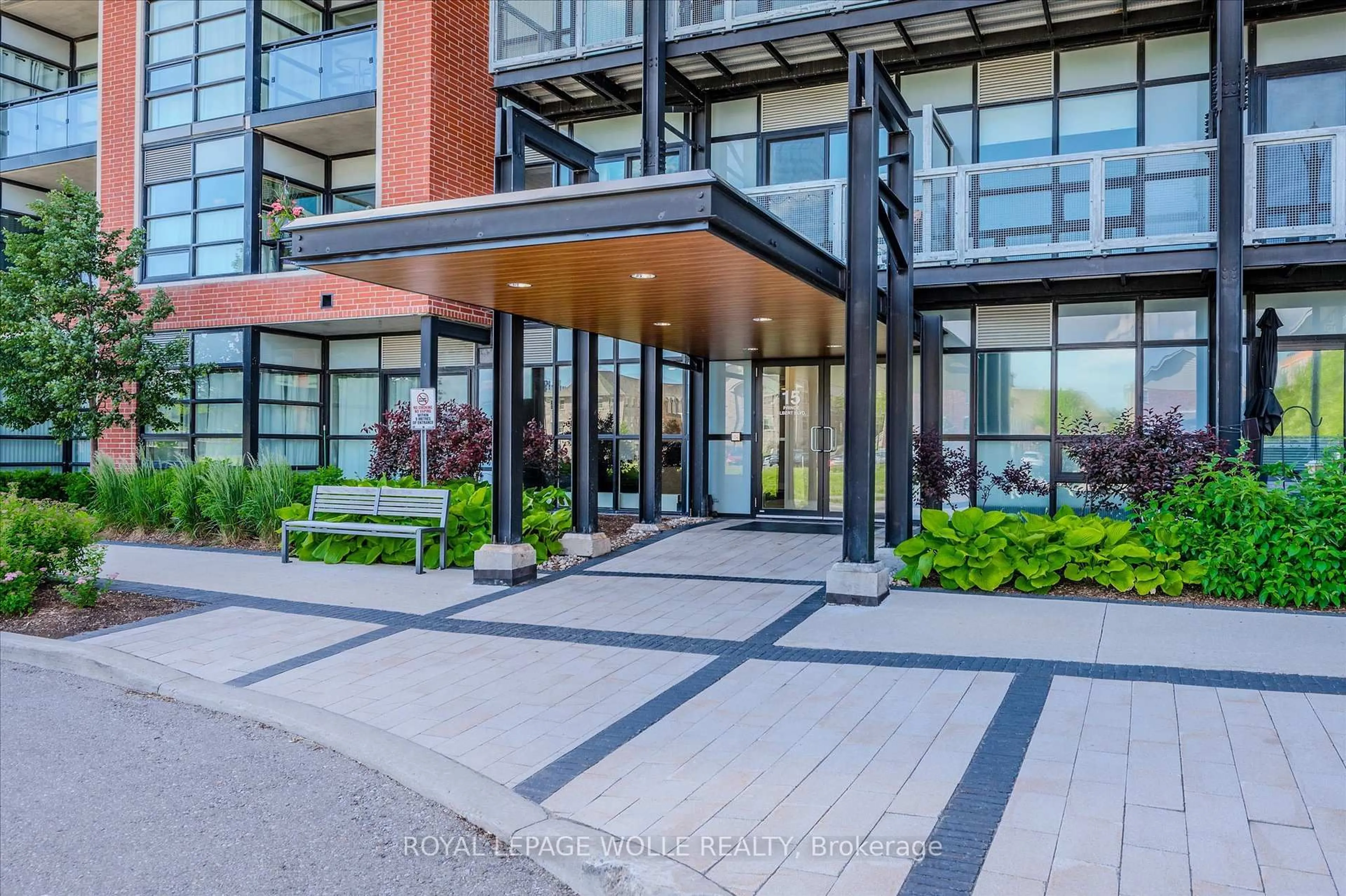 Indoor foyer for 15 Prince Albert Blvd #309, Kitchener Ontario N2H 0C2