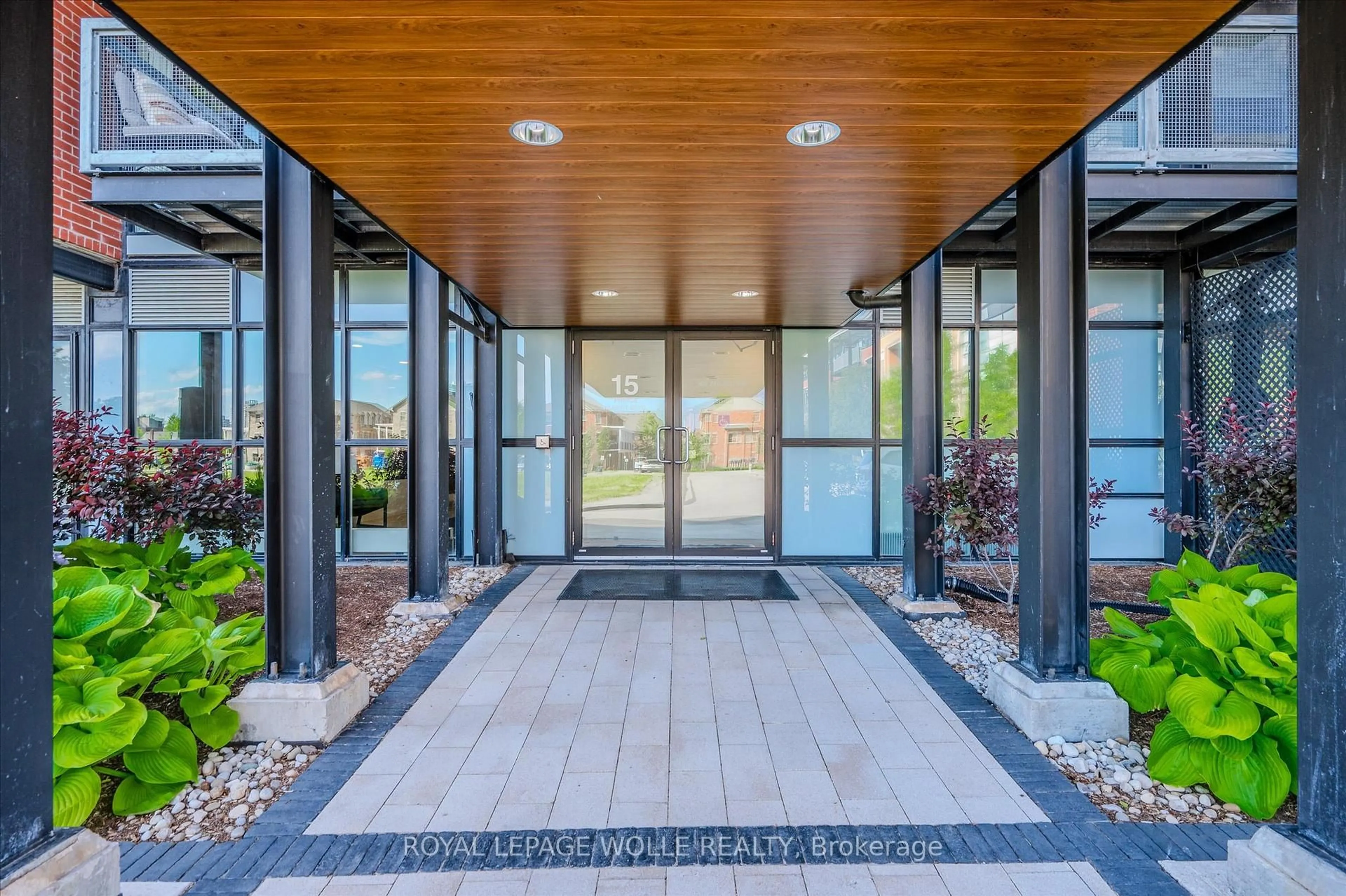 Indoor entryway for 15 Prince Albert Blvd #309, Kitchener Ontario N2H 0C2