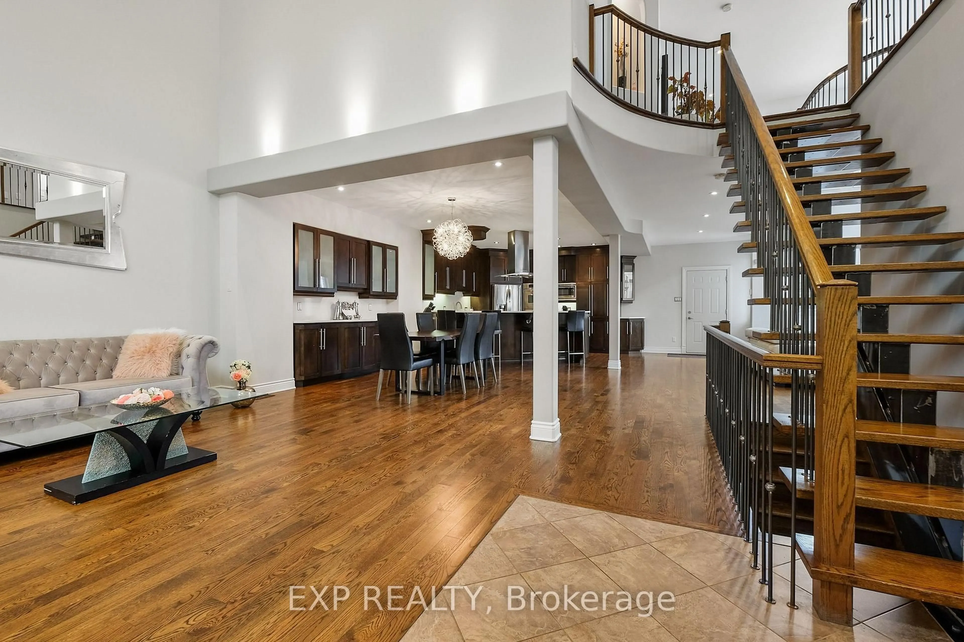 Indoor entryway for 459 Rahul Cres, Ottawa Ontario K2C 4H8