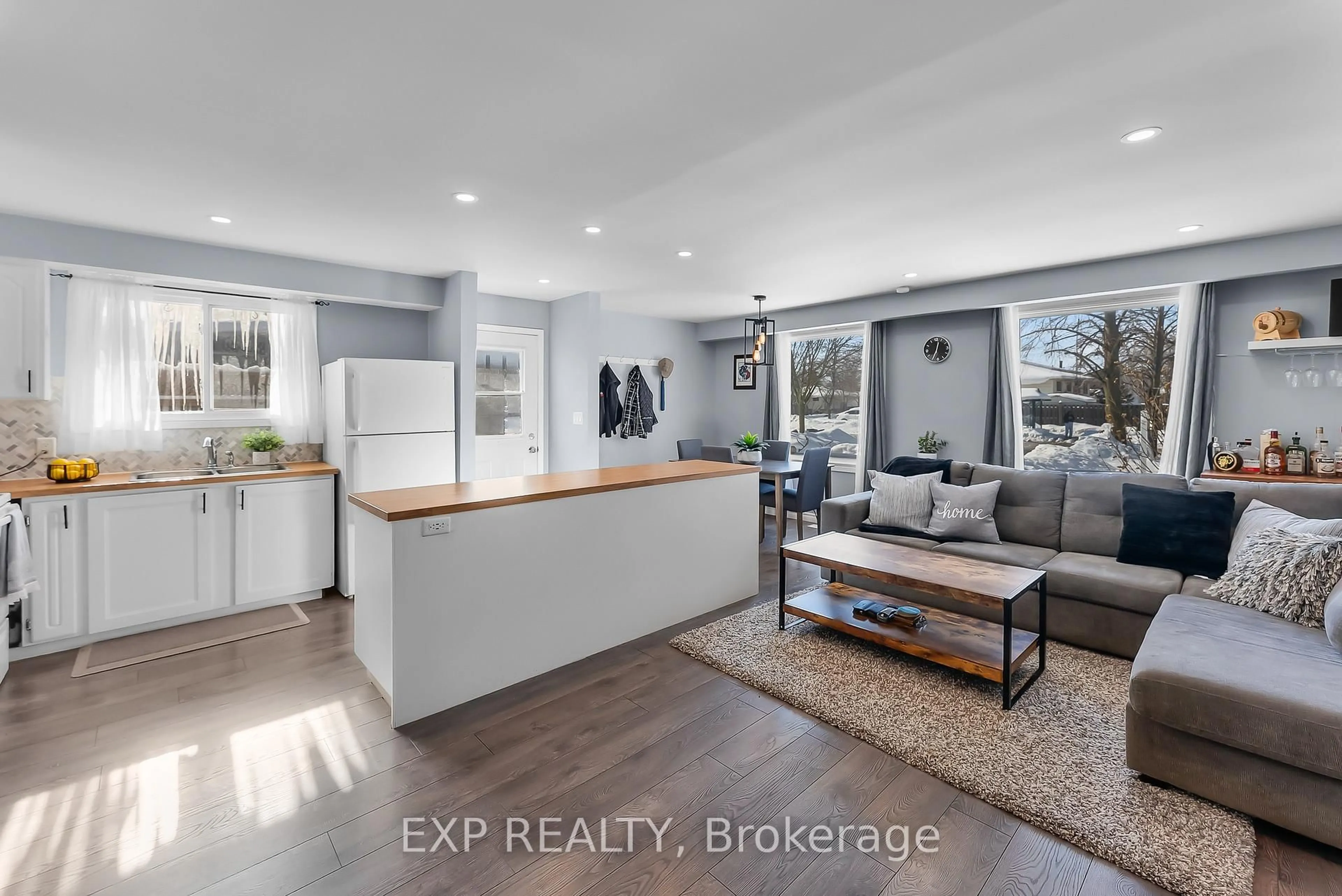 Open concept kitchen, unknown for 82 Tupper Dr, Thorold Ontario L2V 4C8