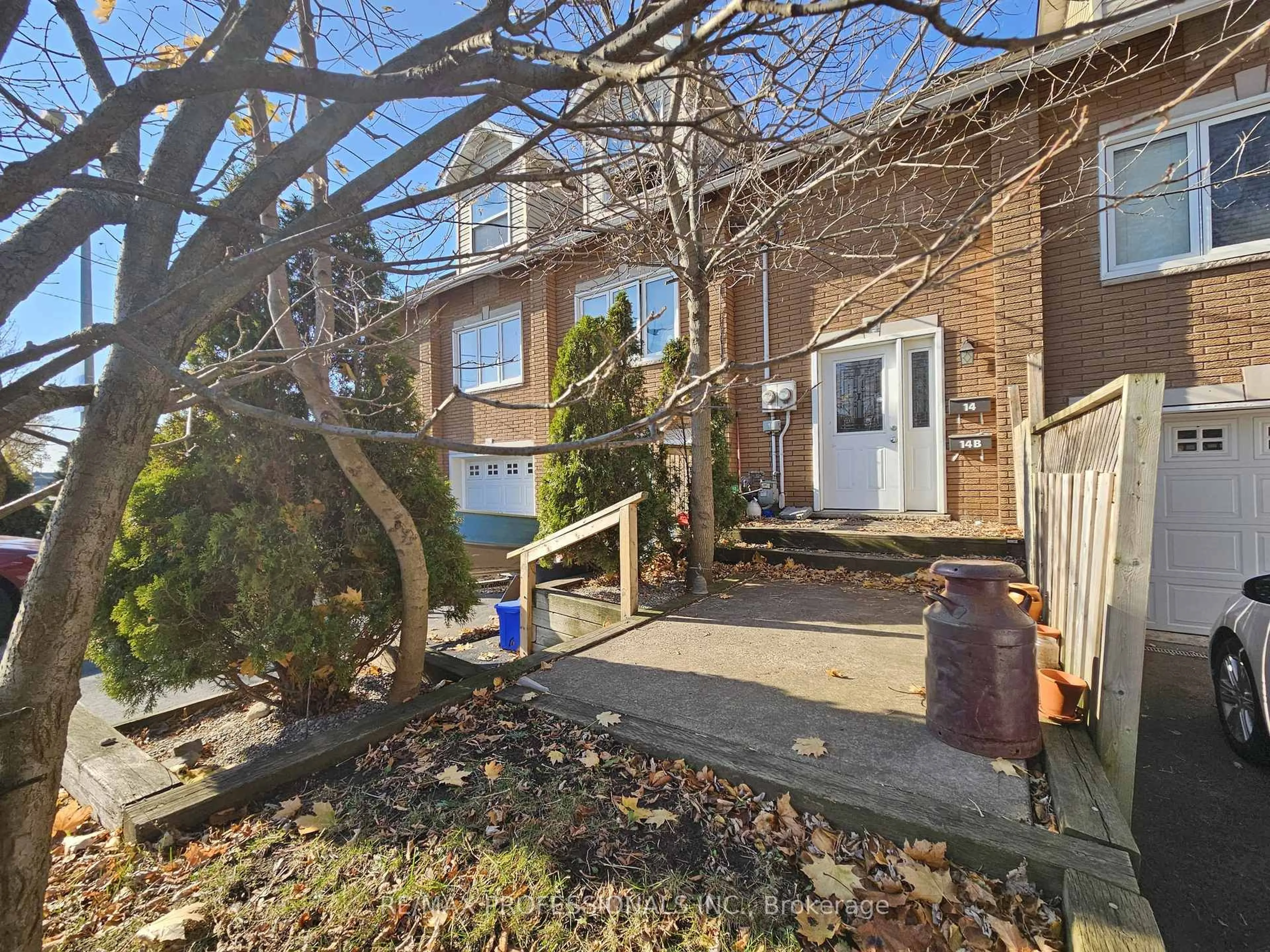 A pic from outside/outdoor area/front of a property/back of a property/a pic from drone, street for 14 Erie St, Port Colborne Ontario L3K 4L7