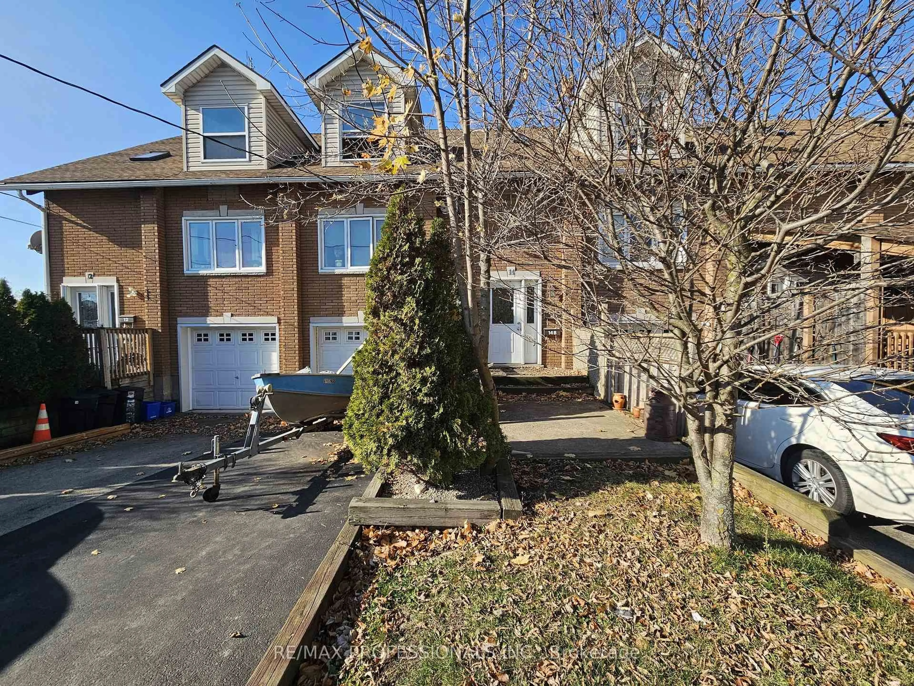 A pic from outside/outdoor area/front of a property/back of a property/a pic from drone, street for 14 Erie St, Port Colborne Ontario L3K 4L7