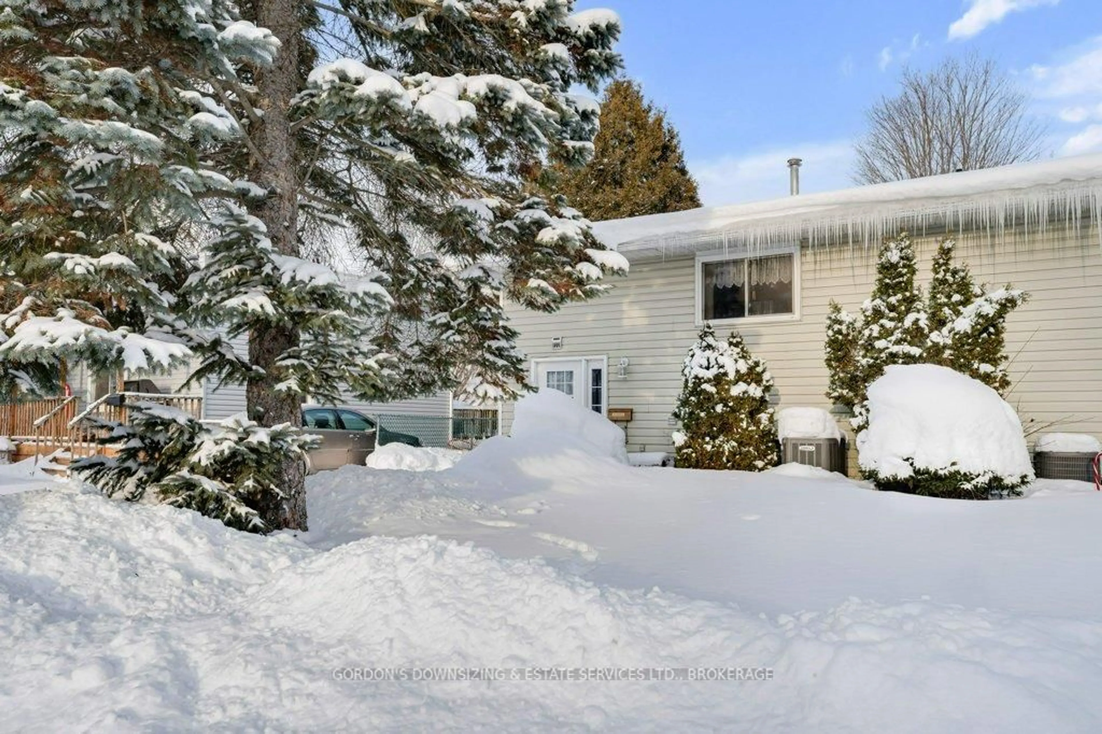 Unknown for 461 Henrietta St, Gananoque Ontario K7G 1X8