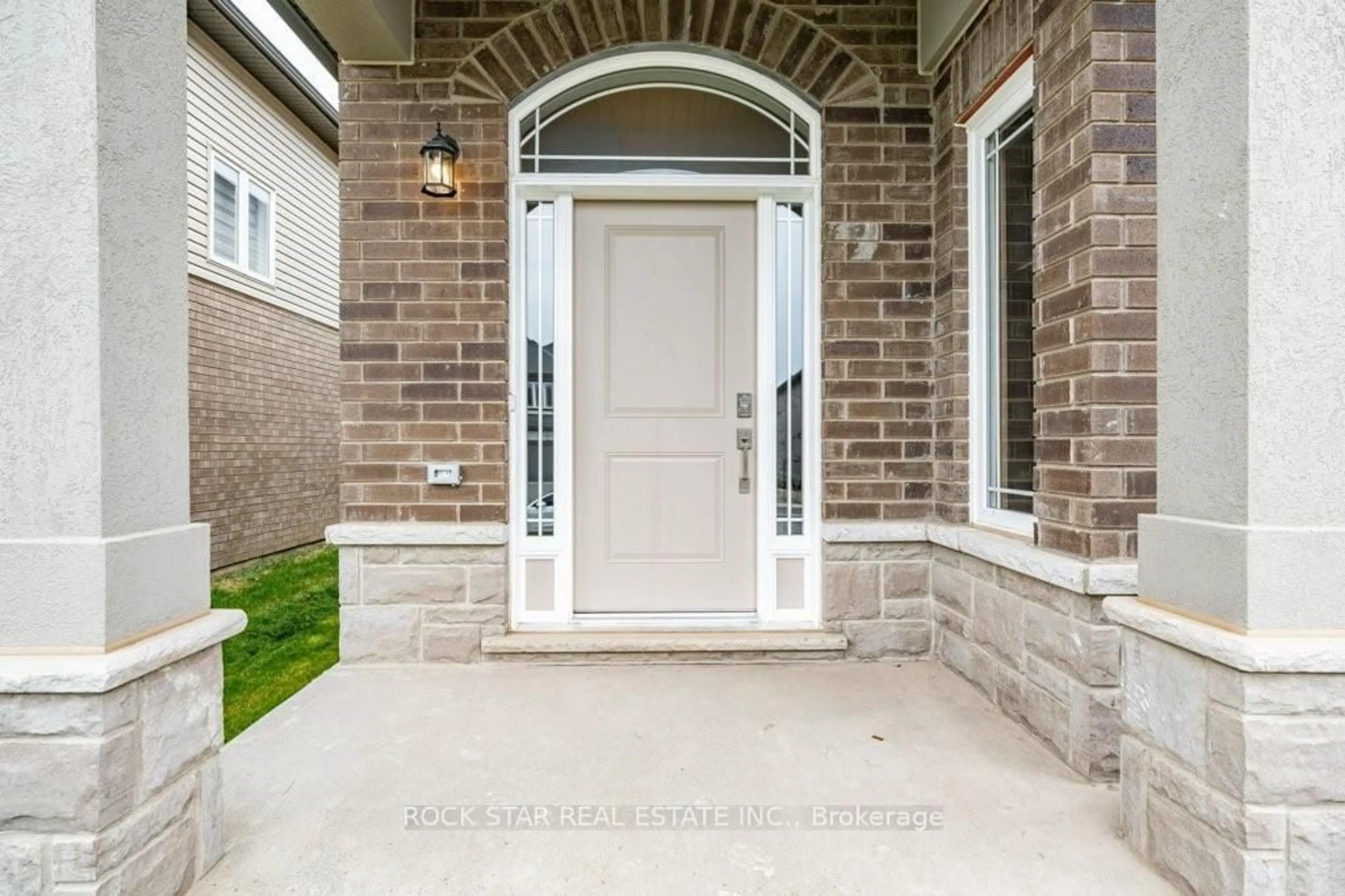 Indoor entryway for 161 CITTADELLA Blvd, Hamilton Ontario L0R 1P0