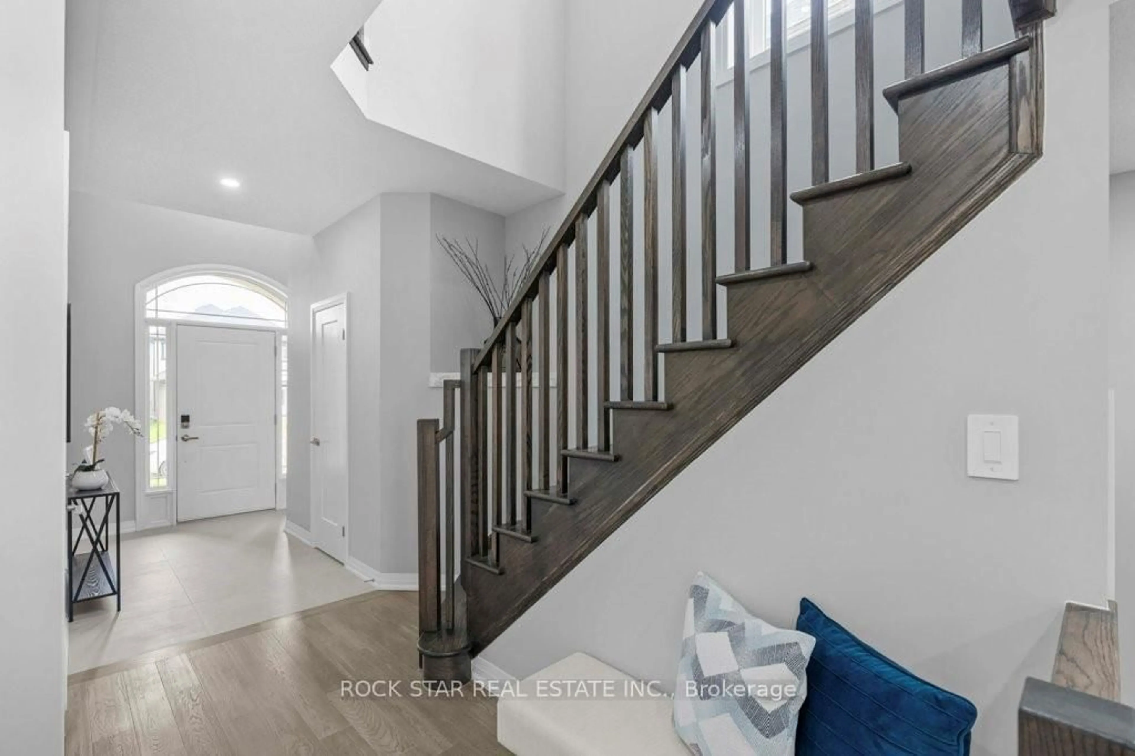 Stairs for 161 CITTADELLA Blvd, Hamilton Ontario L0R 1P0