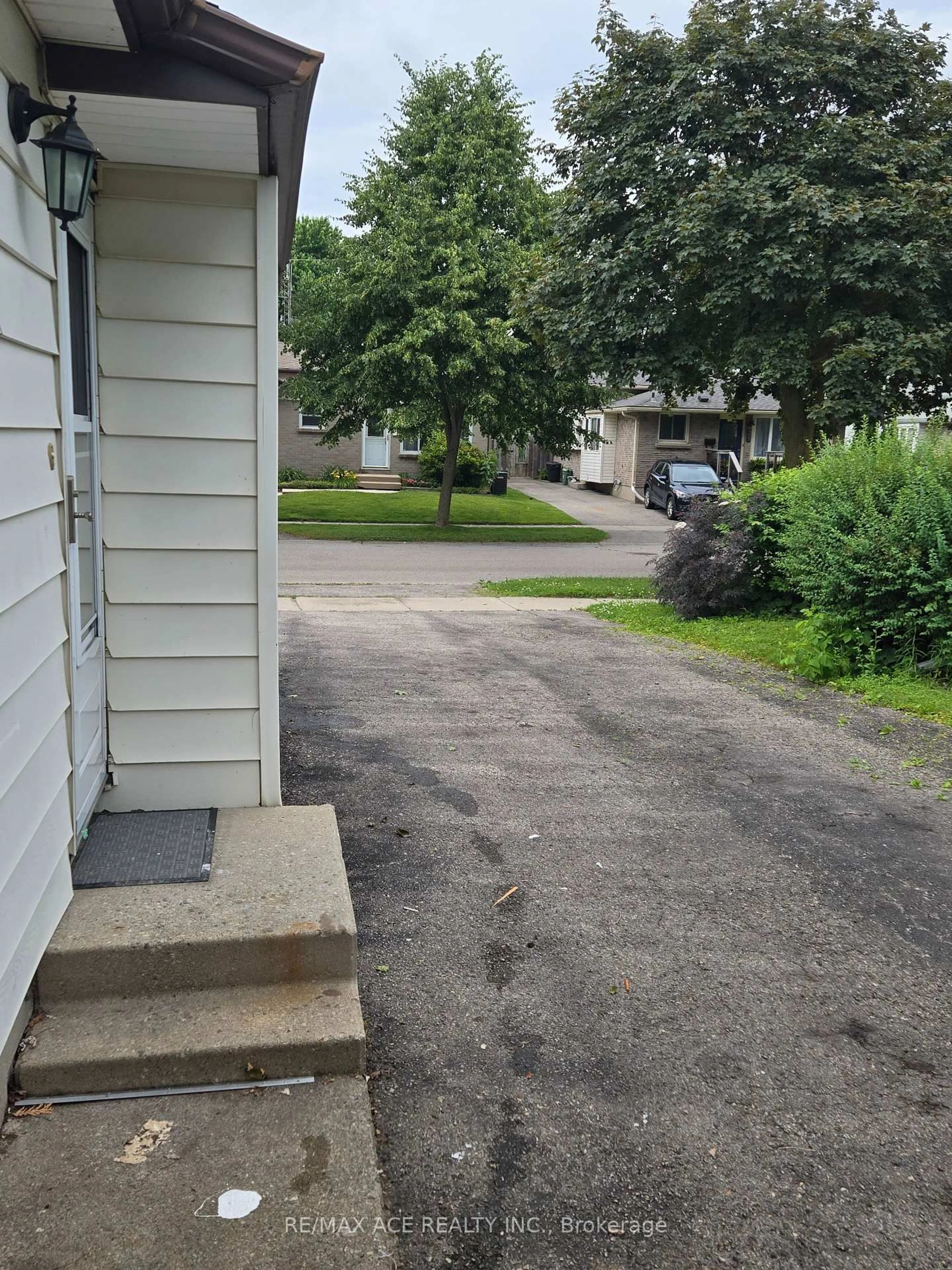 Unknown for 28 Bridlington Rd, London South Ontario N6E 1X4