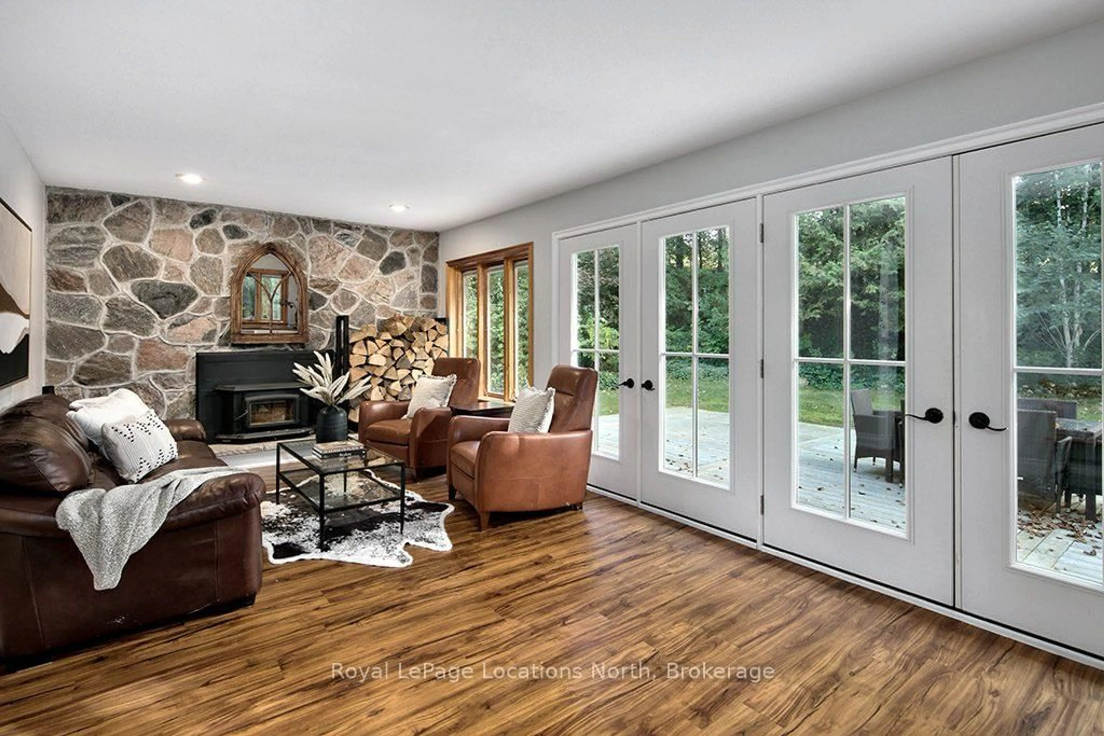 Living room with furniture, unknown for 128 TESKEY Dr, Blue Mountains Ontario N0H 1J0