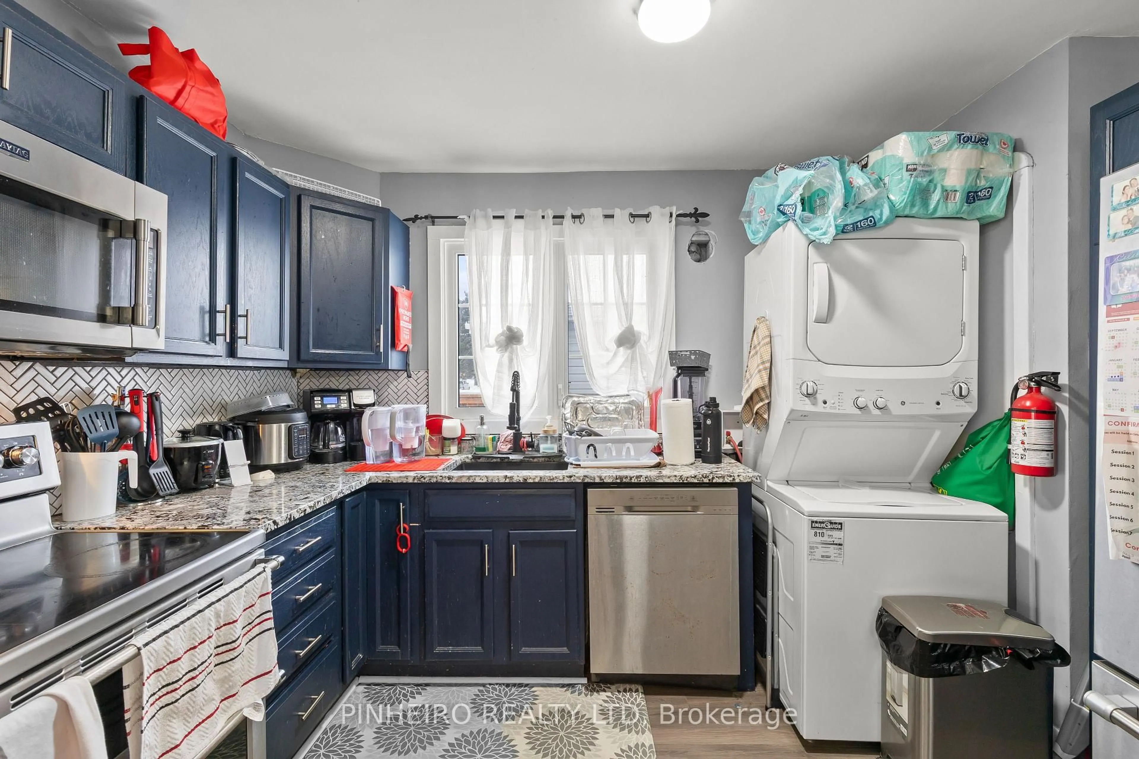 Standard kitchen, unknown for 86 Giles St, London East Ontario N5Z 2V6