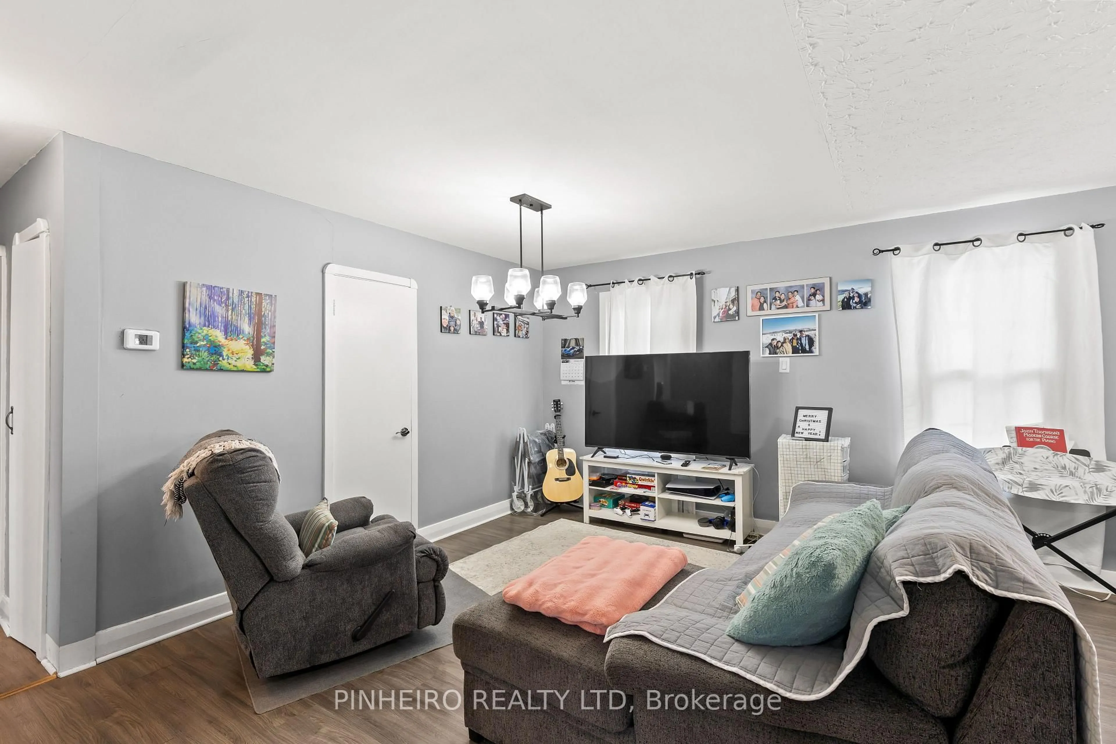 Living room with furniture, unknown for 86 Giles St, London East Ontario N5Z 2V6