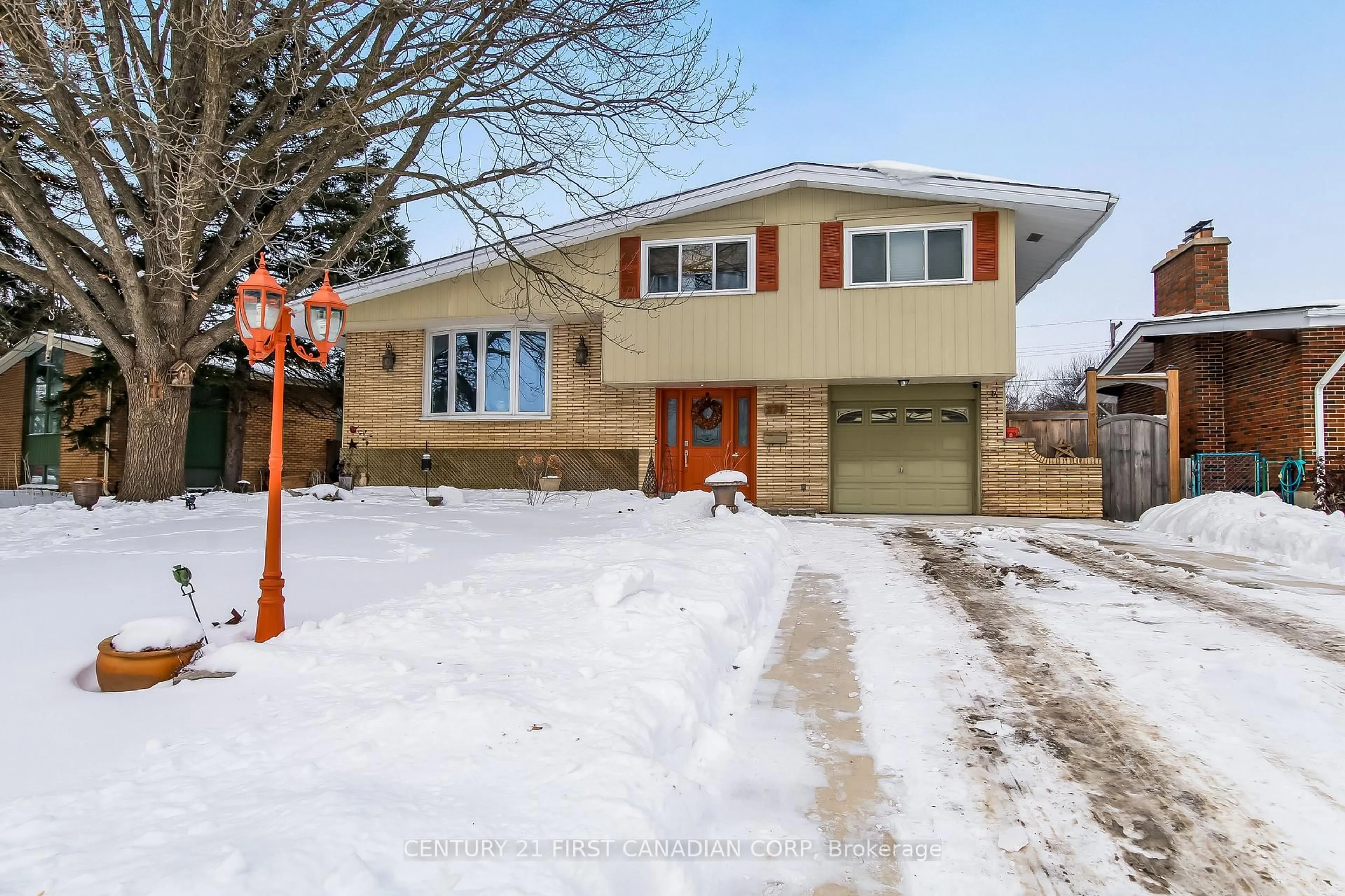 Home with vinyl exterior material, street for 276 Southcrest Dr, London South Ontario N6J 1N4