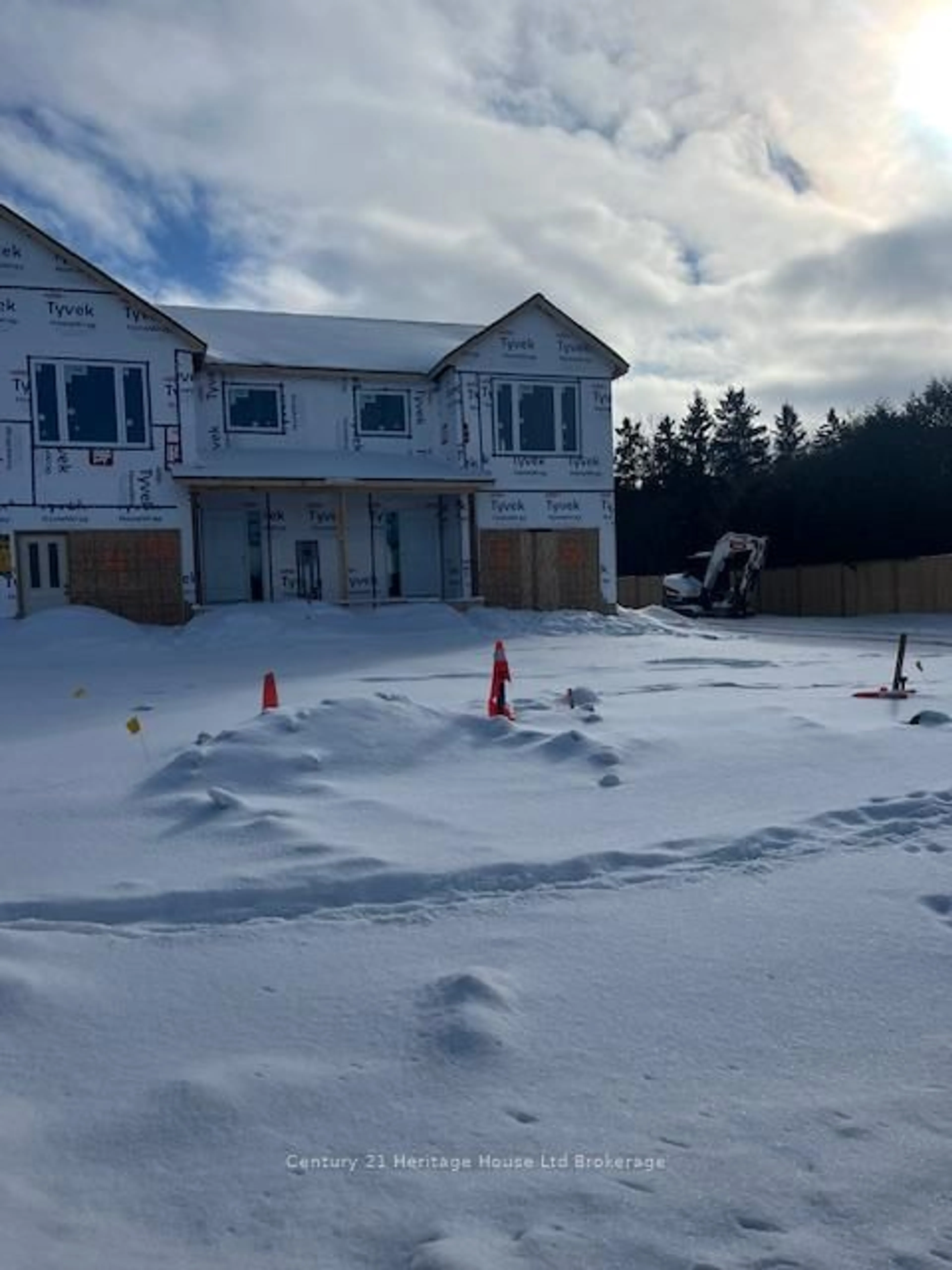 A pic from outside/outdoor area/front of a property/back of a property/a pic from drone, building for 58 Park Row, Woodstock Ontario N4S 1V8