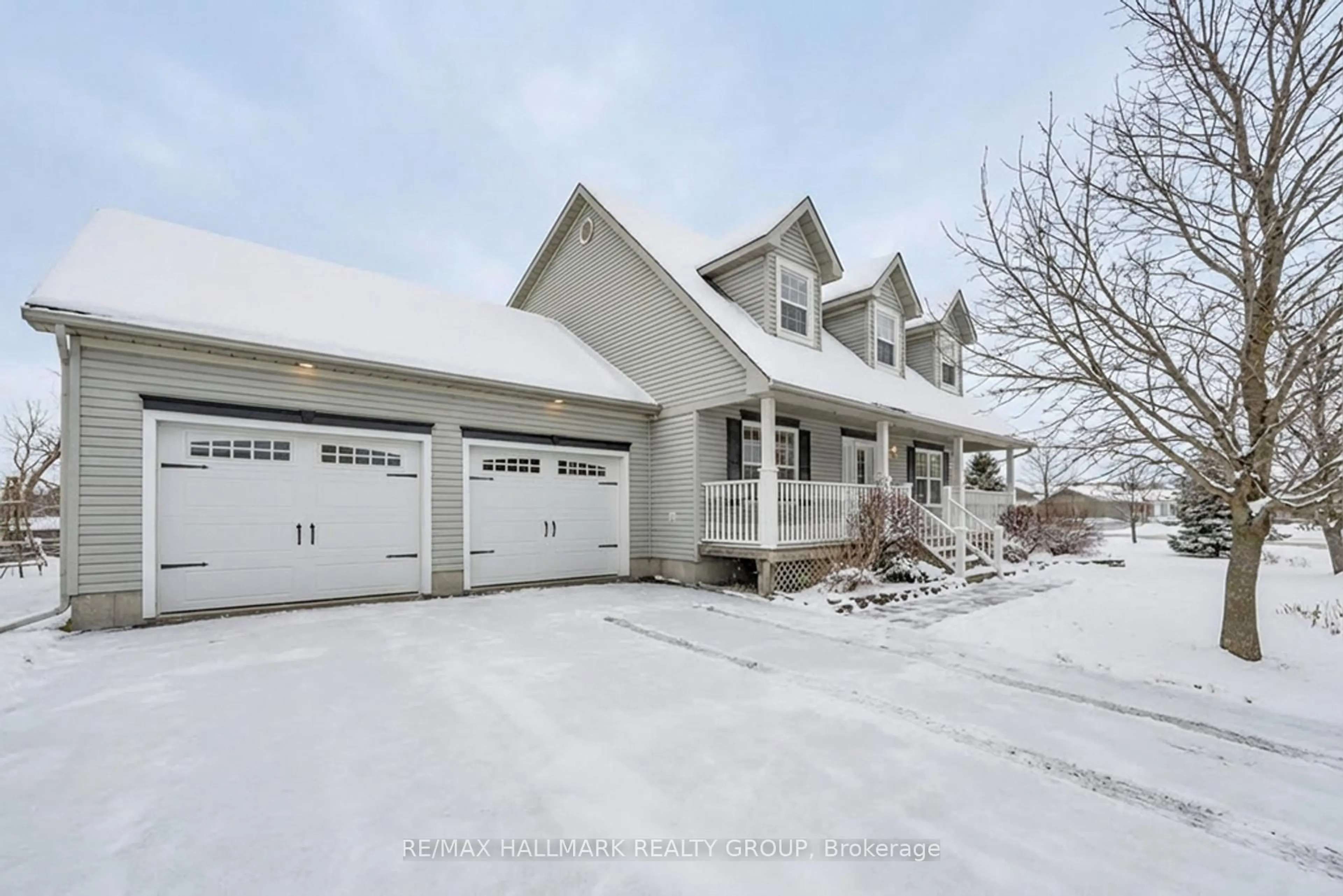 Indoor garage for 3 Cheyenne Tr, Augusta Ontario K6V 5T2