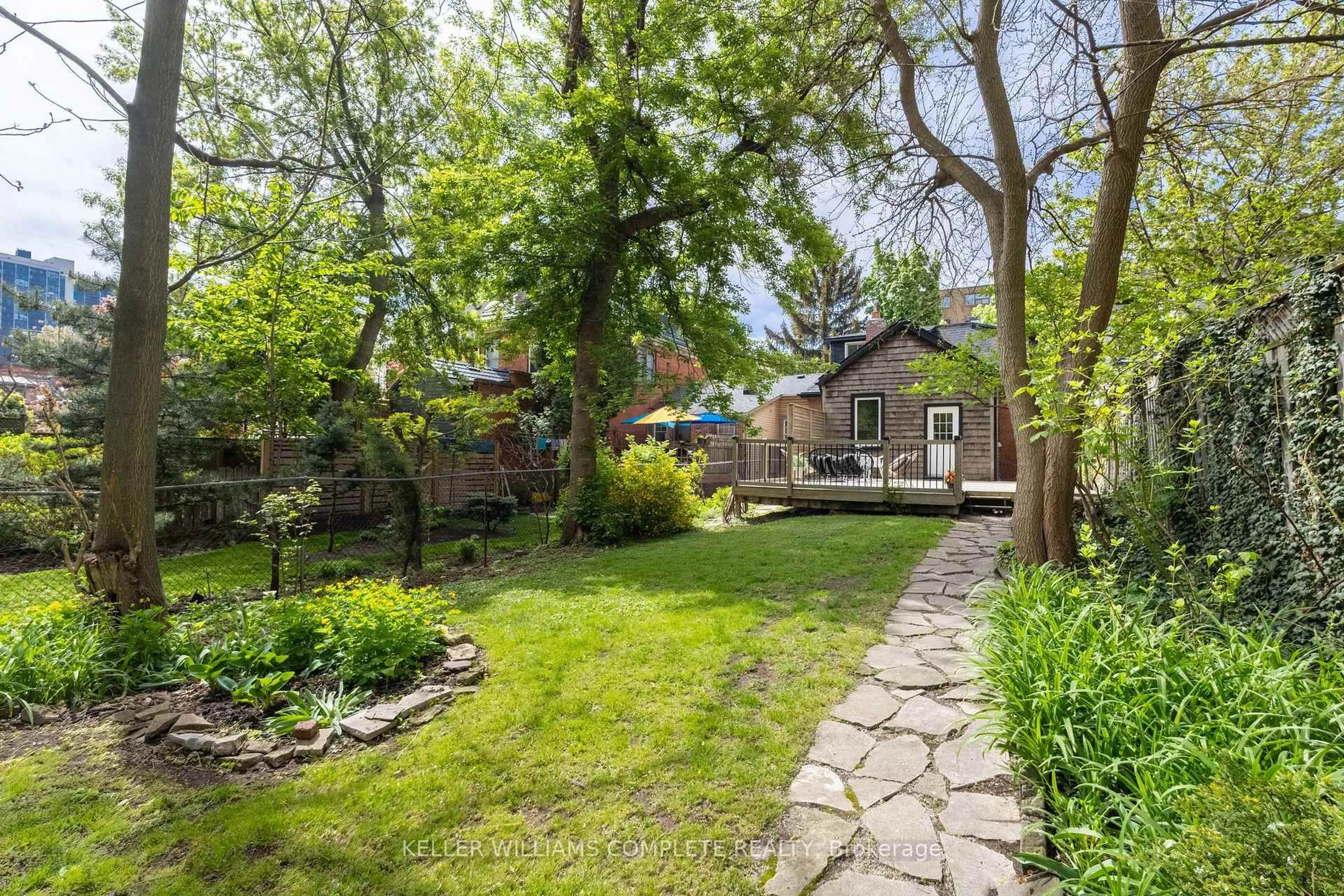 Patio, street for 198 Duke St, Hamilton Ontario L8P 1Y2