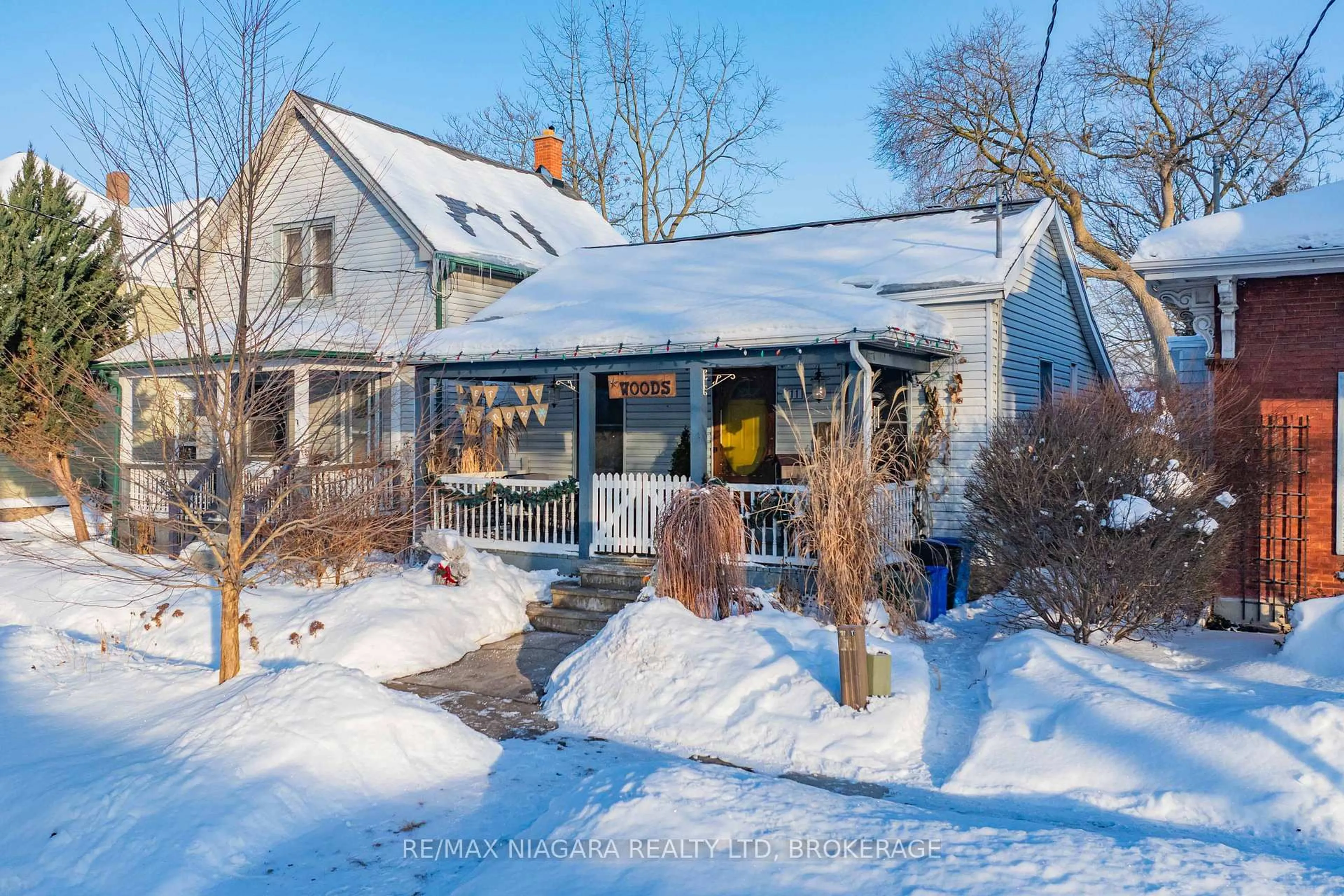 A pic from outside/outdoor area/front of a property/back of a property/a pic from drone, street for 111 LOUISA St, St. Catharines Ontario L2R 2K2
