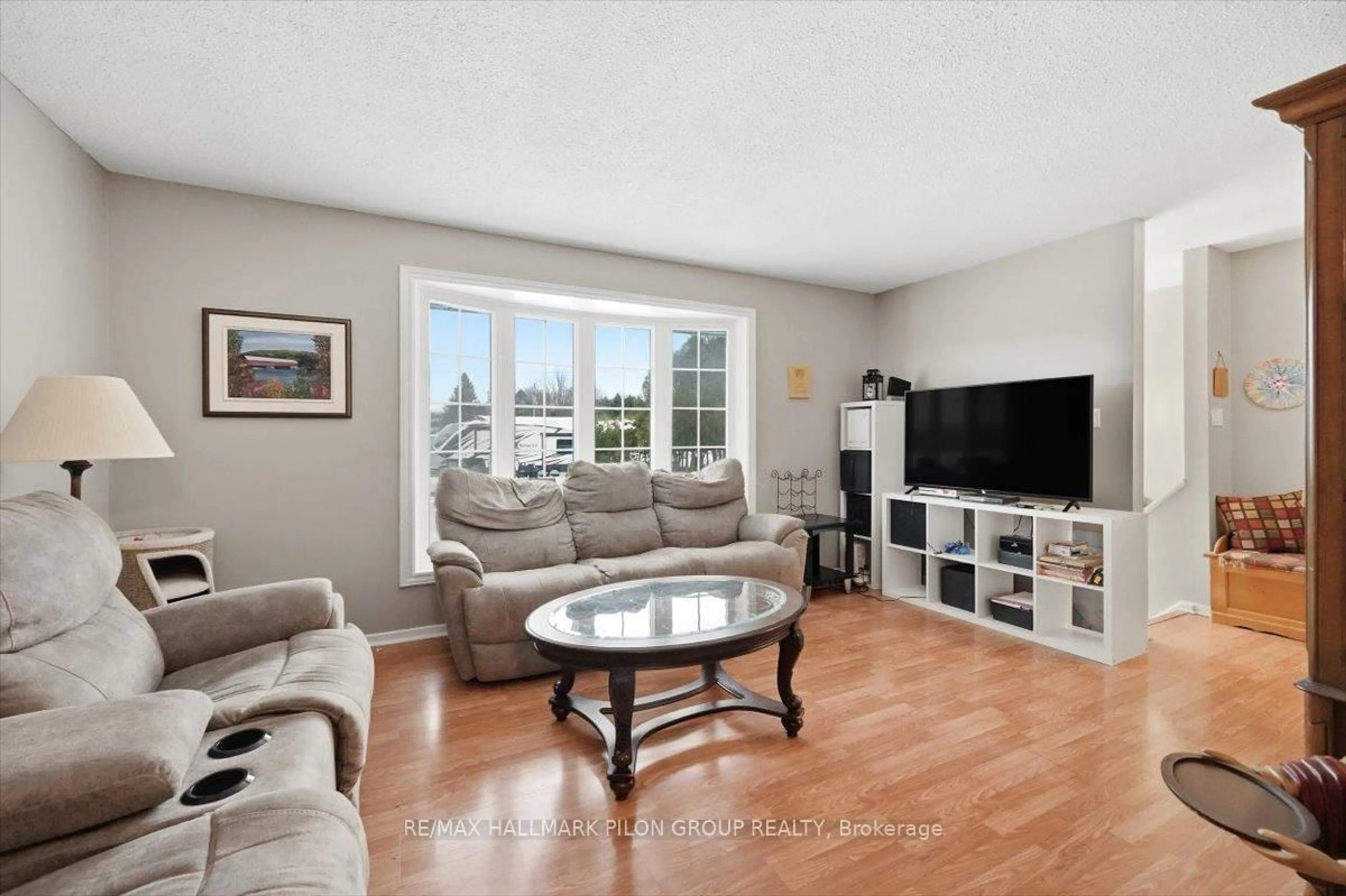 Living room with furniture, unknown for 2620 Denise Ave, Ottawa Ontario K4B 1J8