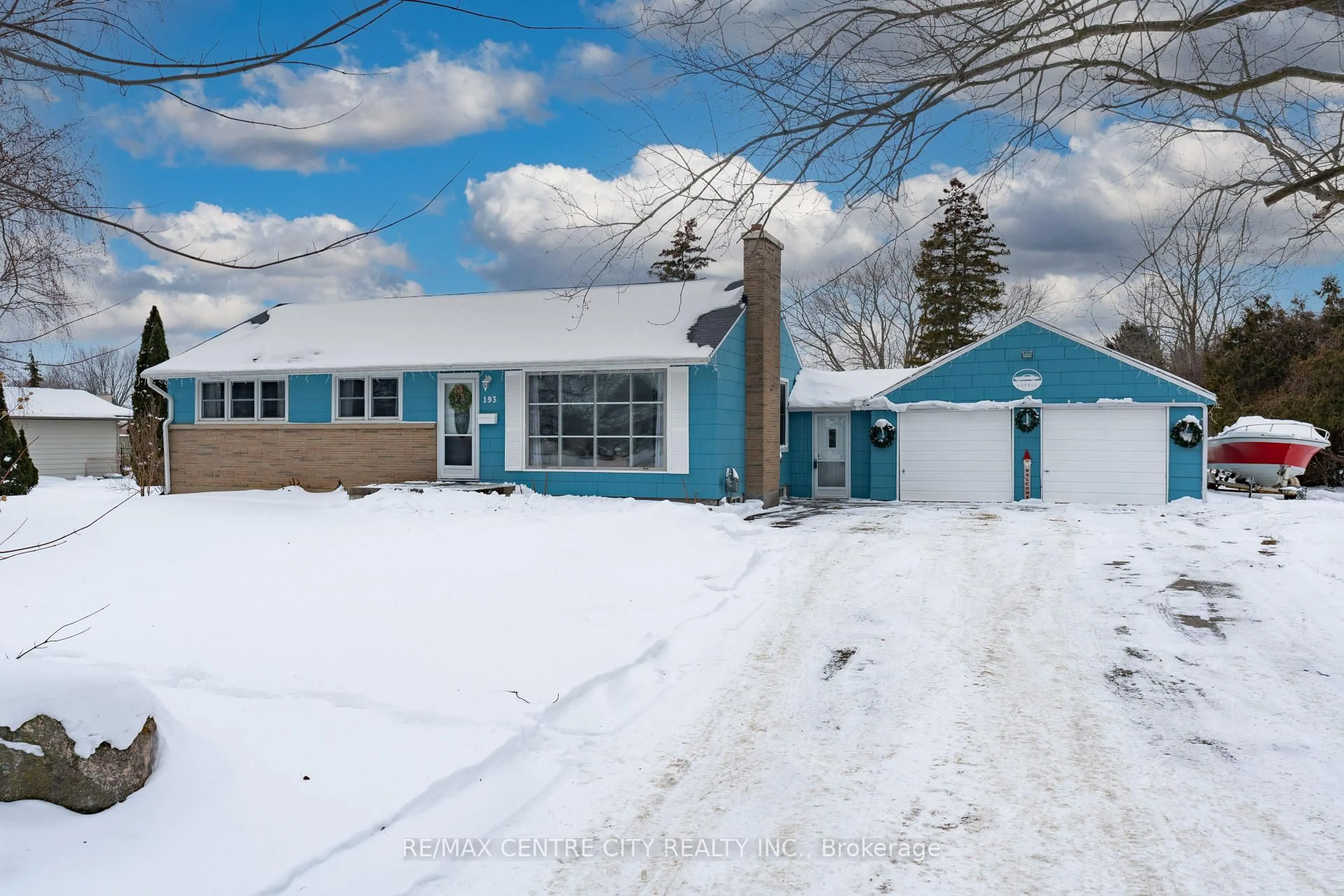 A pic from outside/outdoor area/front of a property/back of a property/a pic from drone, street for 193 Centennial Ave, Central Elgin Ontario N5R 5B3
