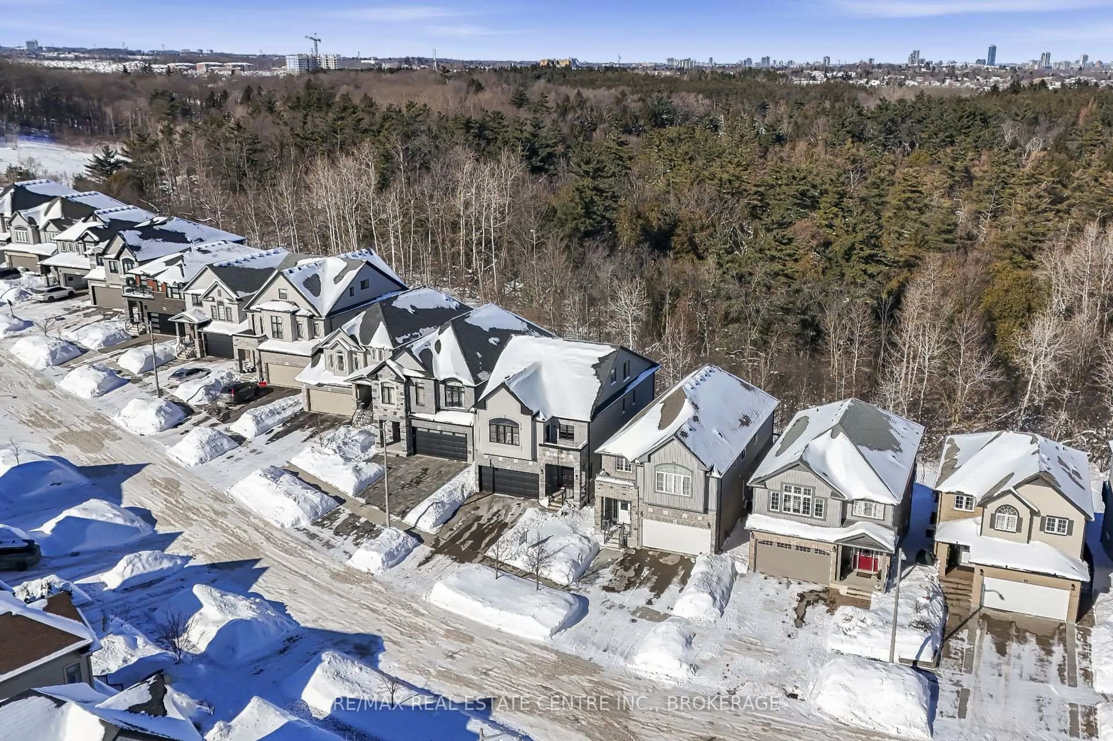 A pic from outside/outdoor area/front of a property/back of a property/a pic from drone, mountain view for 357 Woodbine Ave, Kitchener Ontario N2R 0A9