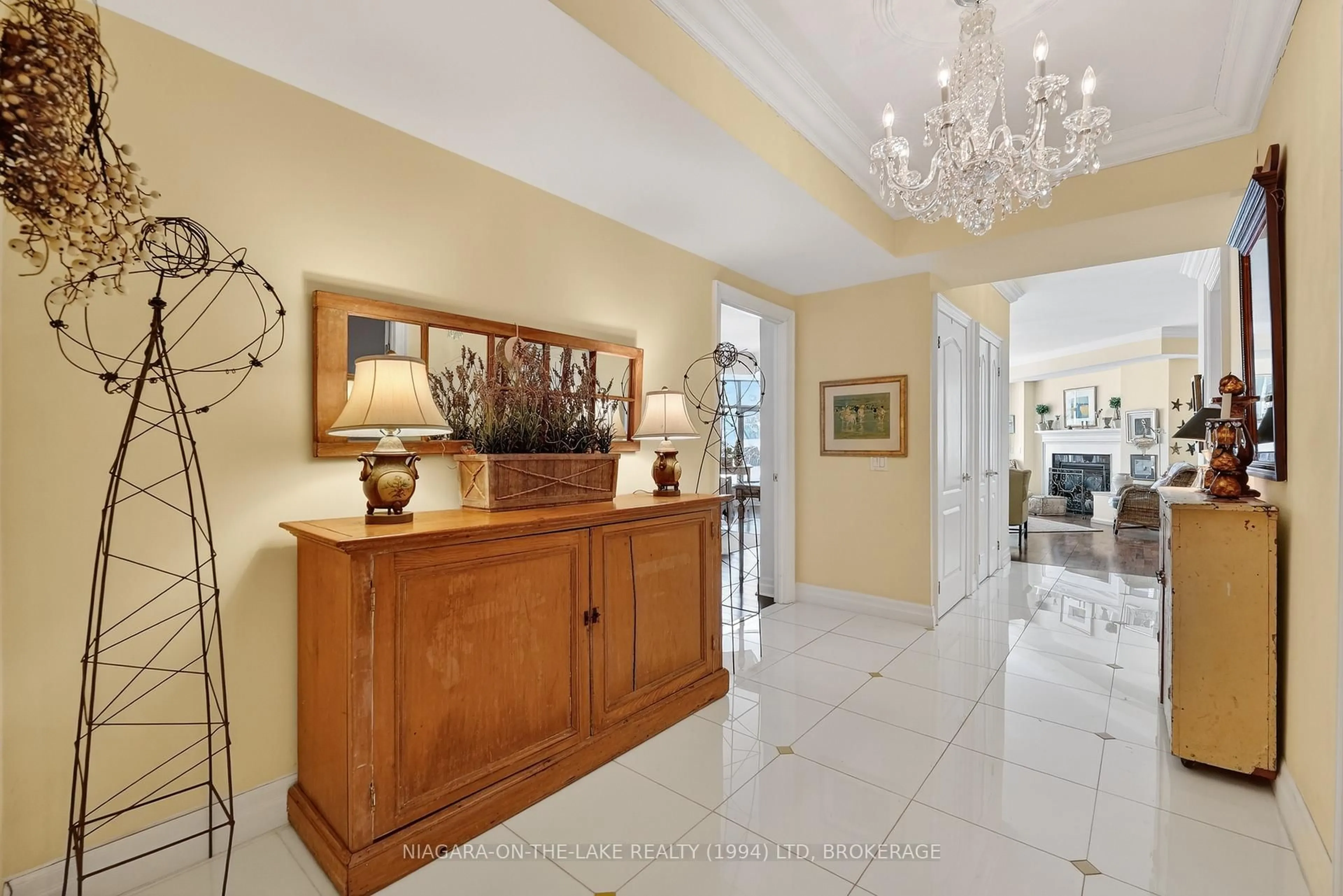 Indoor foyer for 215 Ricardo St #107, Niagara-on-the-Lake Ontario L0S 1J0