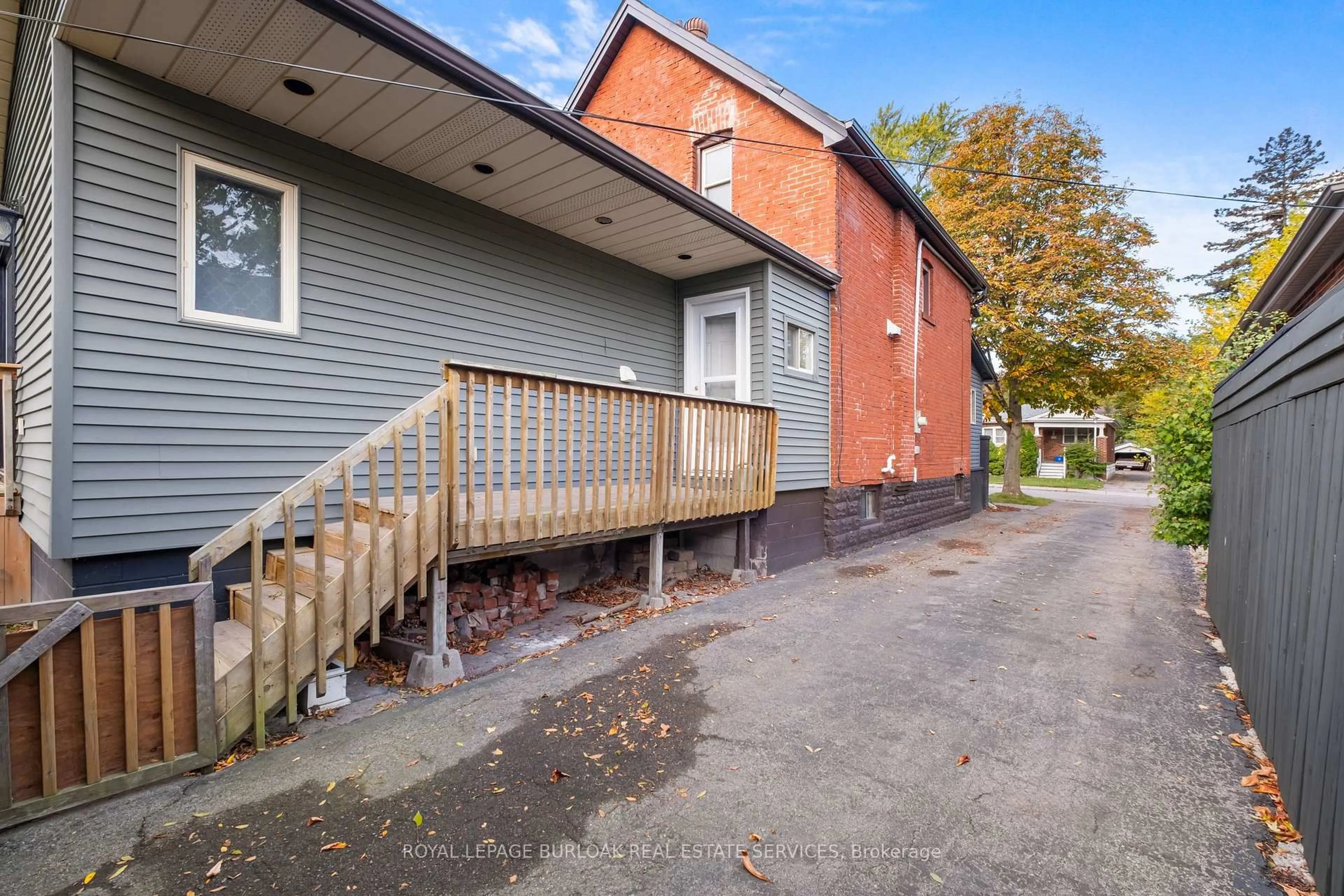 Patio, street for 115 Prince George Ave, Hamilton Ontario L9A 2W2