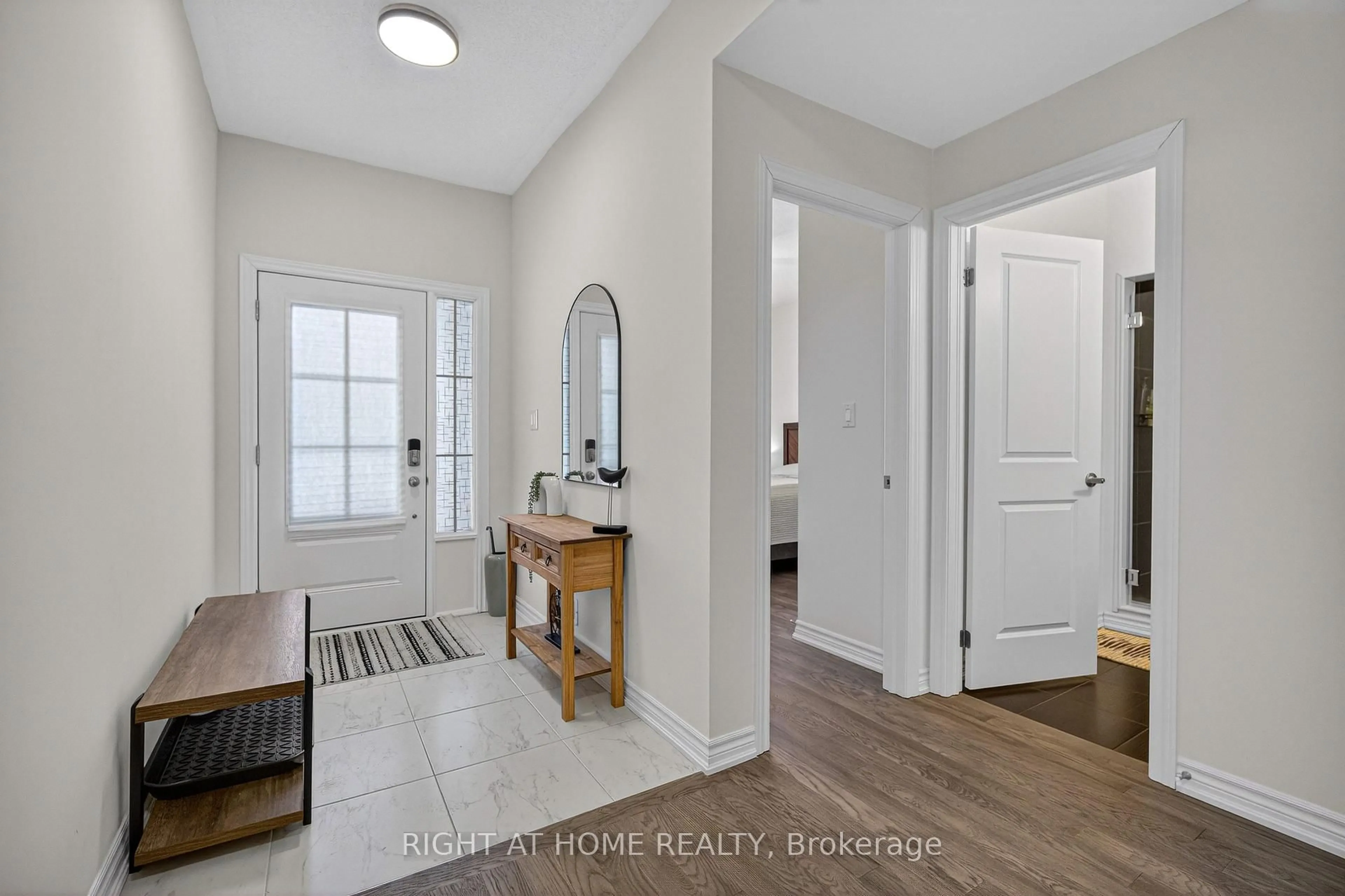 Indoor entryway for 19 Hillcroft Way, Kawartha Lakes Ontario K0M 1A0