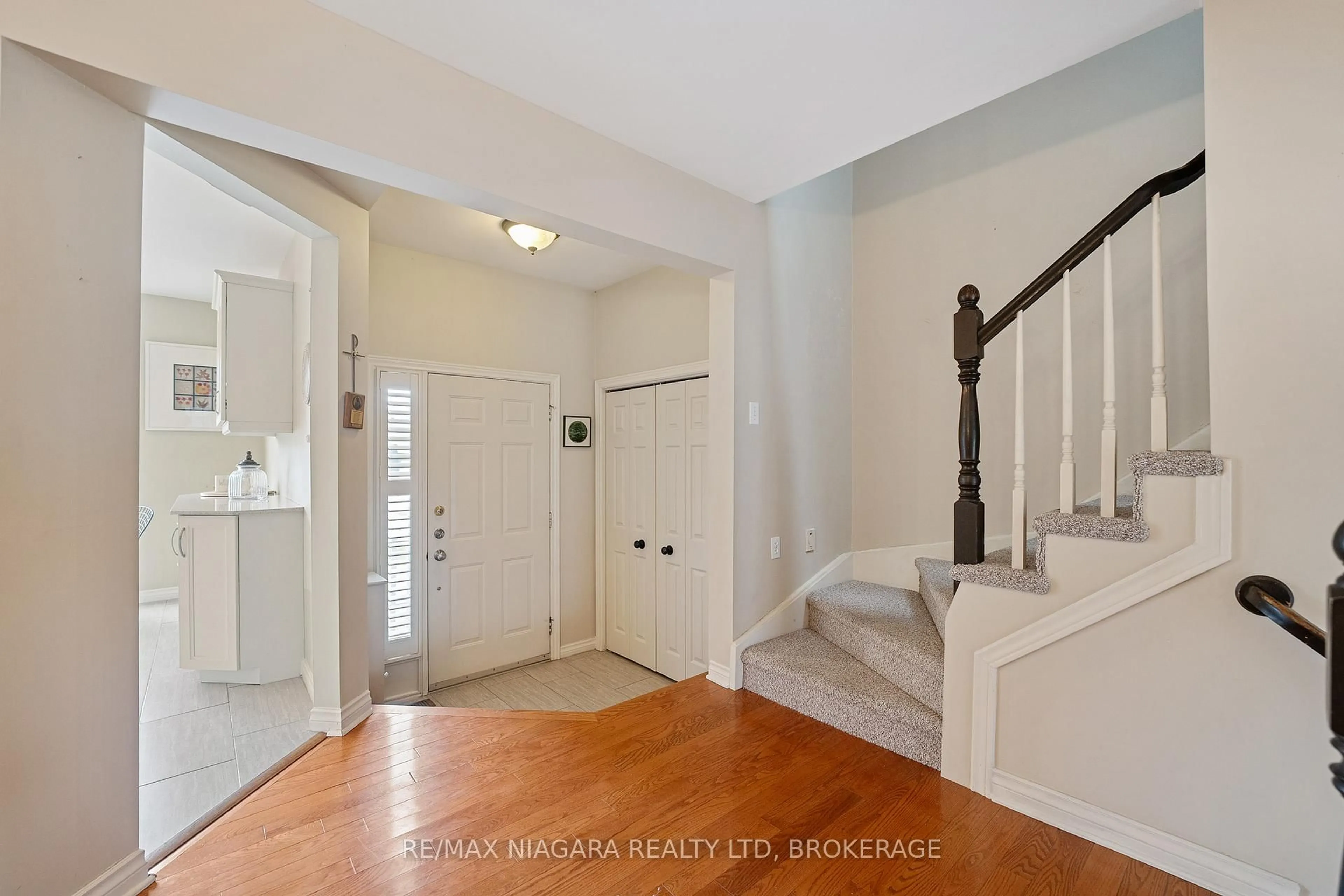 Indoor entryway for 15 LAKESIDE Dr #41, St. Catharines Ontario L2M 1P3