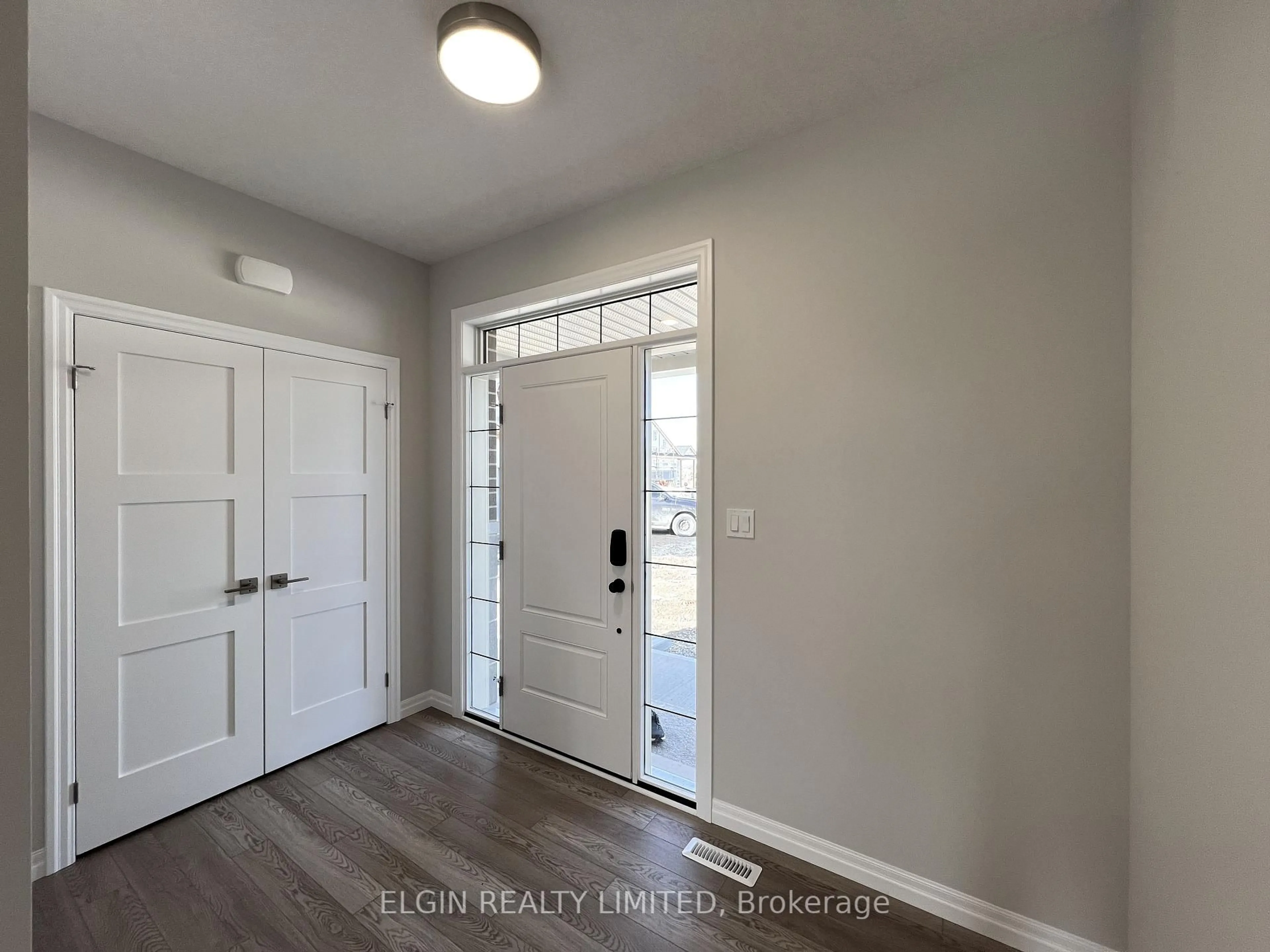 Indoor entryway for 9 Horizon Crt, Central Elgin Ontario N5P 0E5