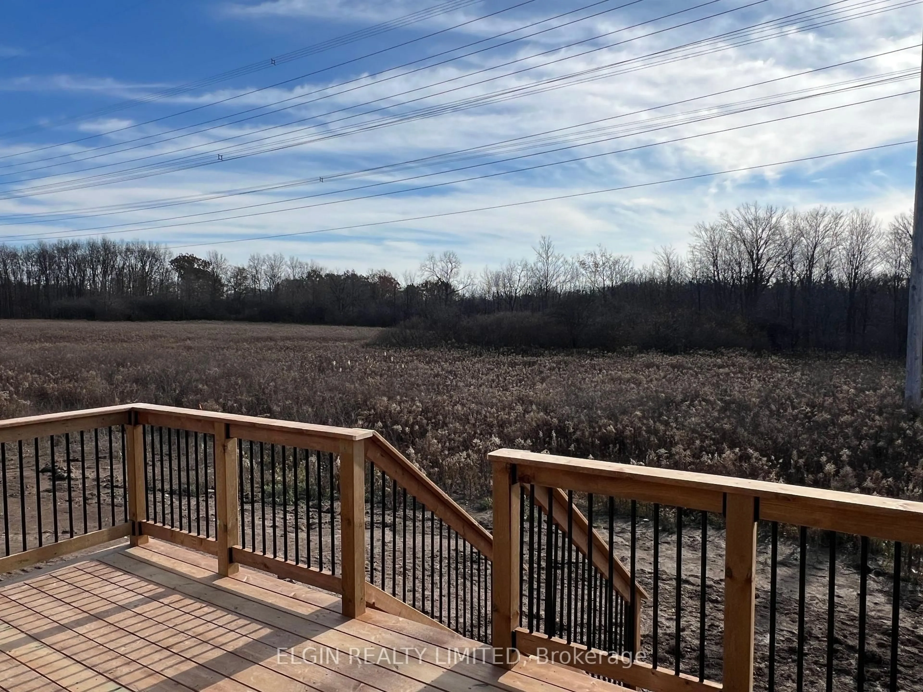 A pic from outside/outdoor area/front of a property/back of a property/a pic from drone, water/lake/river/ocean view for 10 Horizon Crt, Central Elgin Ontario N5P 0E5