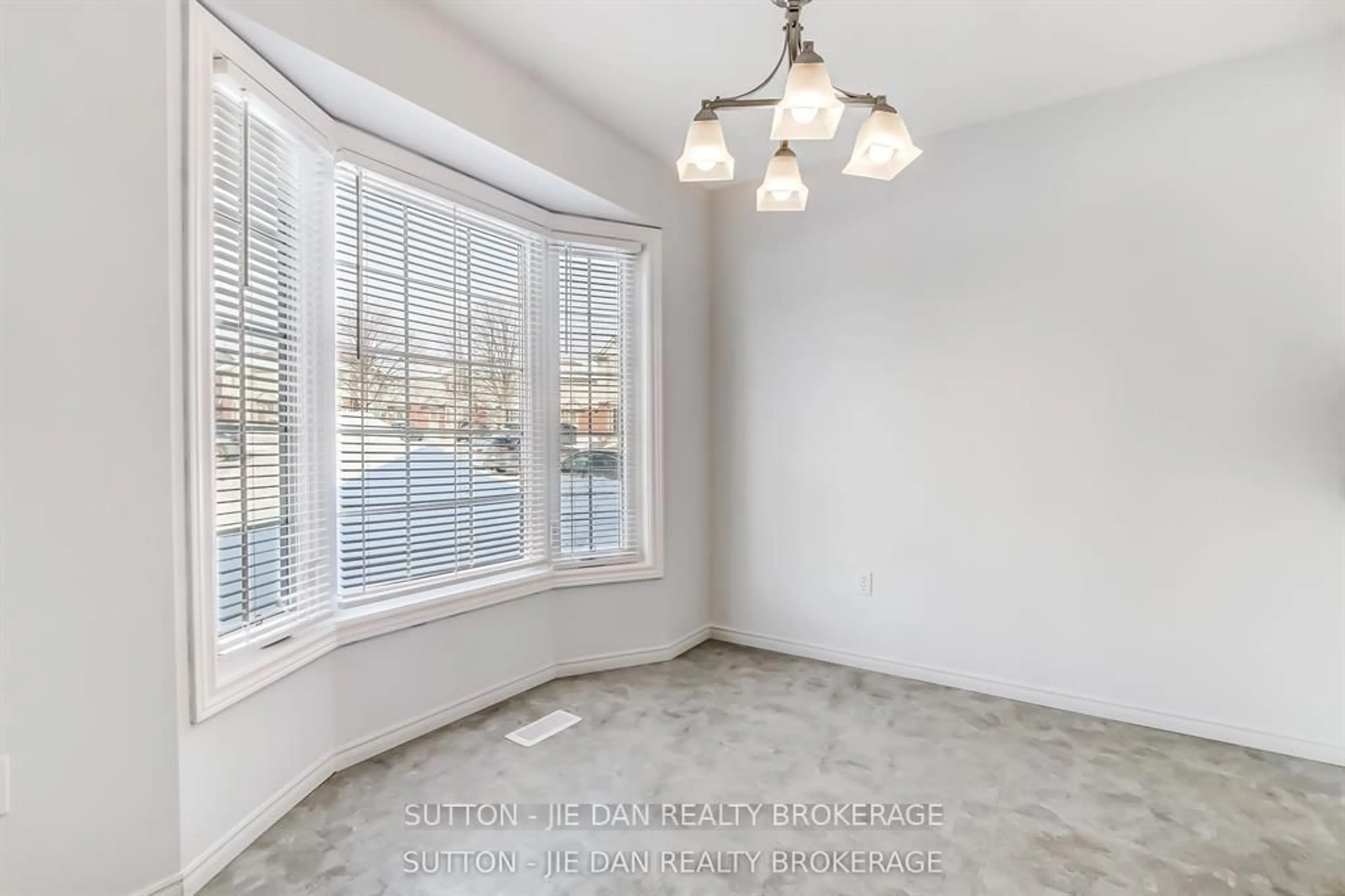 A pic of a room for 70 CHAPMAN Crt #63, London North Ontario N6G 4Z9