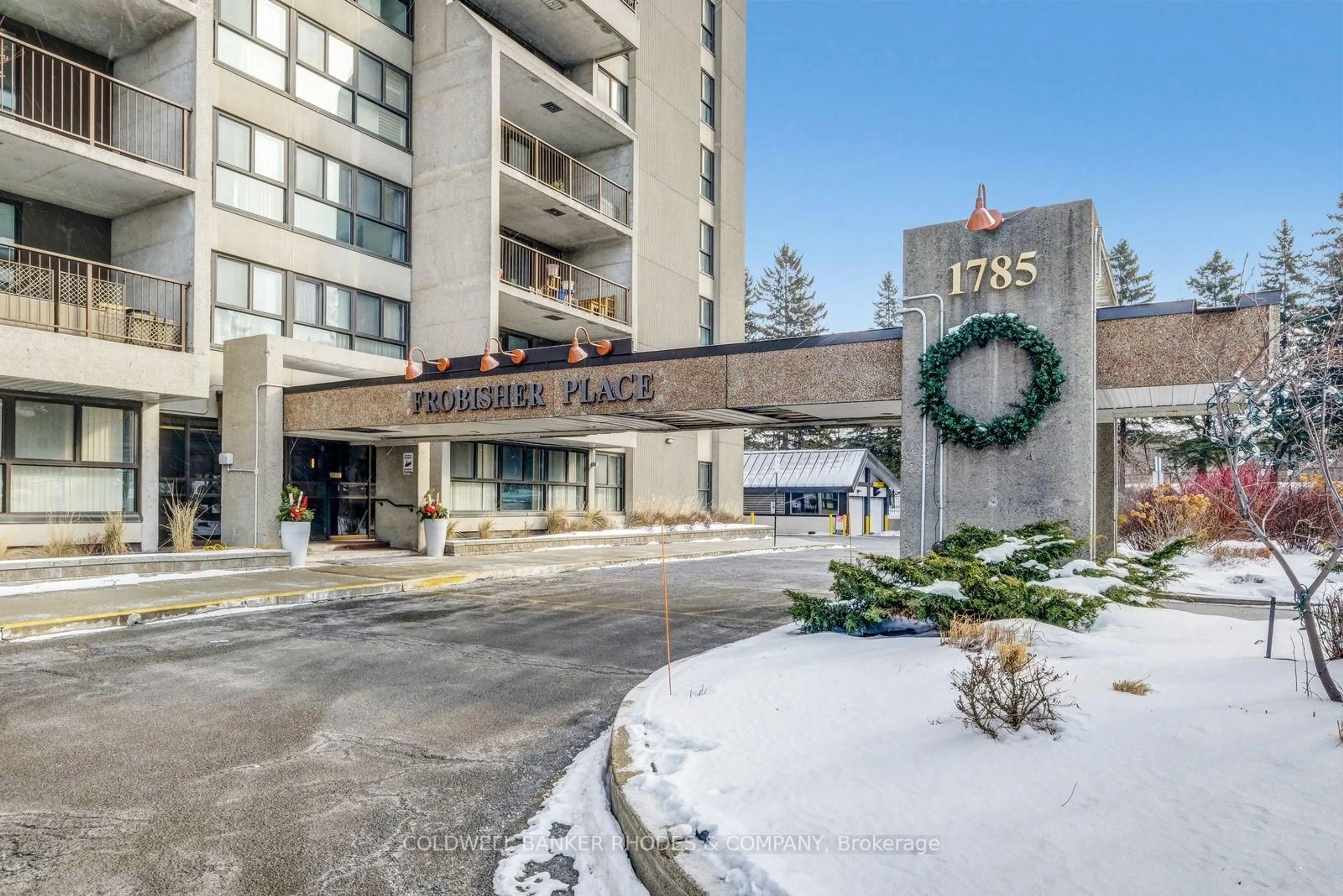 Indoor foyer for 1785 Frobisher Lane #1609, Ottawa Ontario K1G 3T7